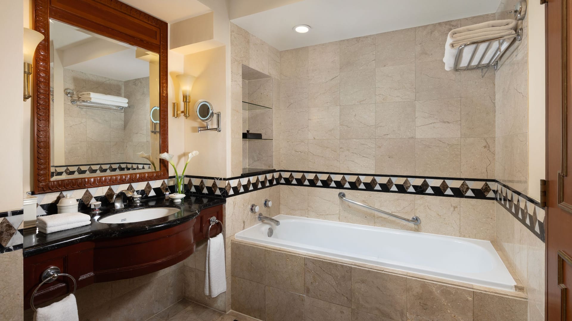 2/2 Hyatt Regency Yogyakarta Regency Club Bathroom