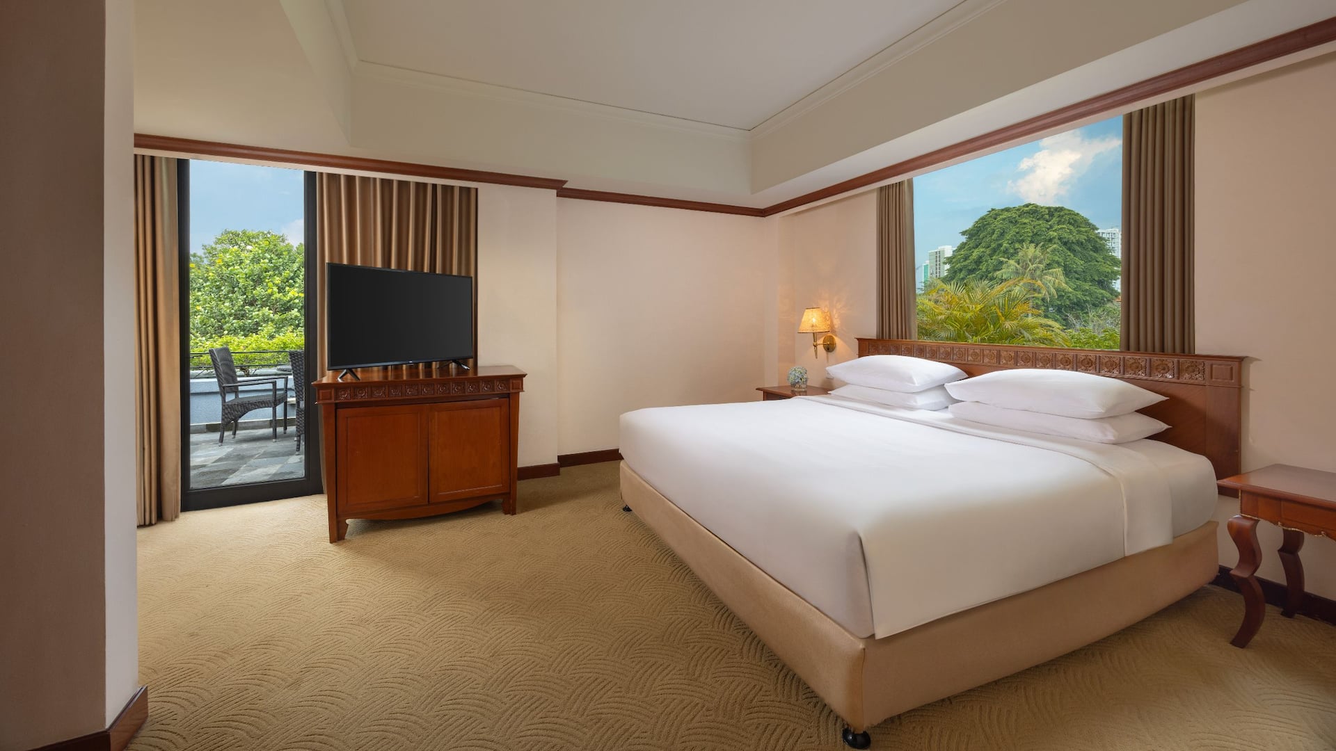 Hyatt Regency Yogyakarta Regency Suite Bedroom
