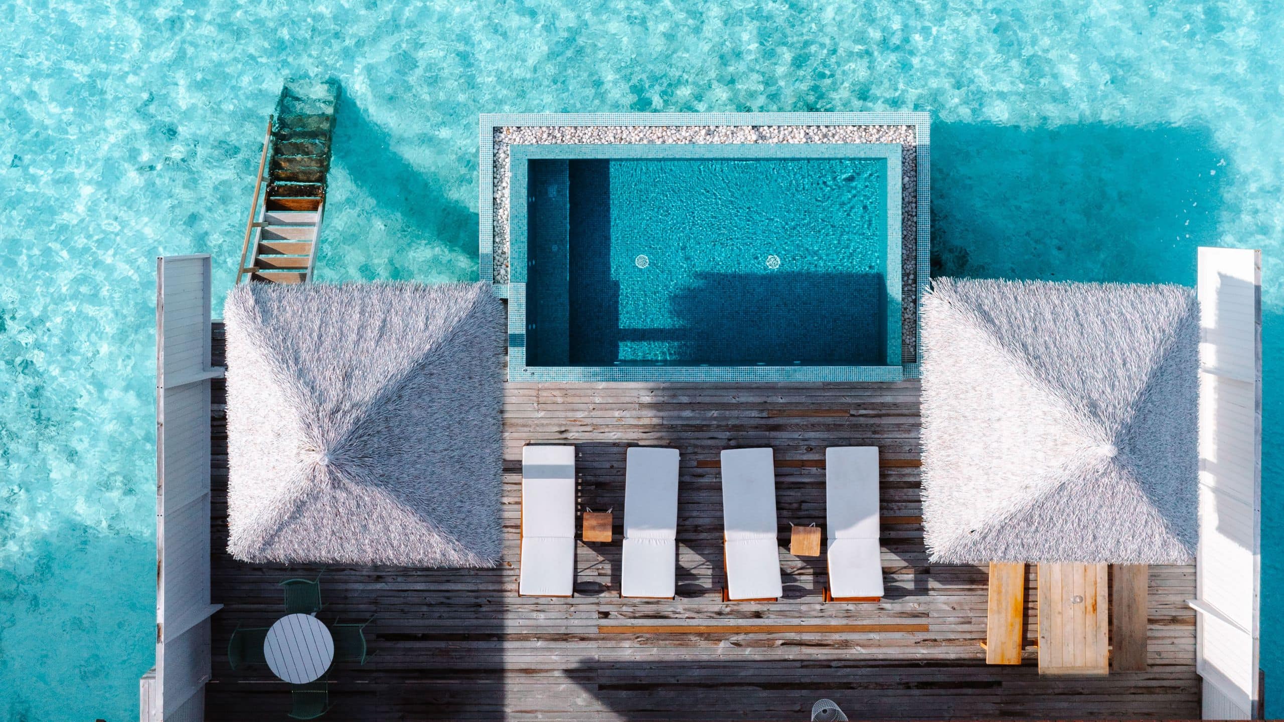 2 de 2 The Standard, Maldives Two Bedroom Lagoon Overwater Villa Aerial View