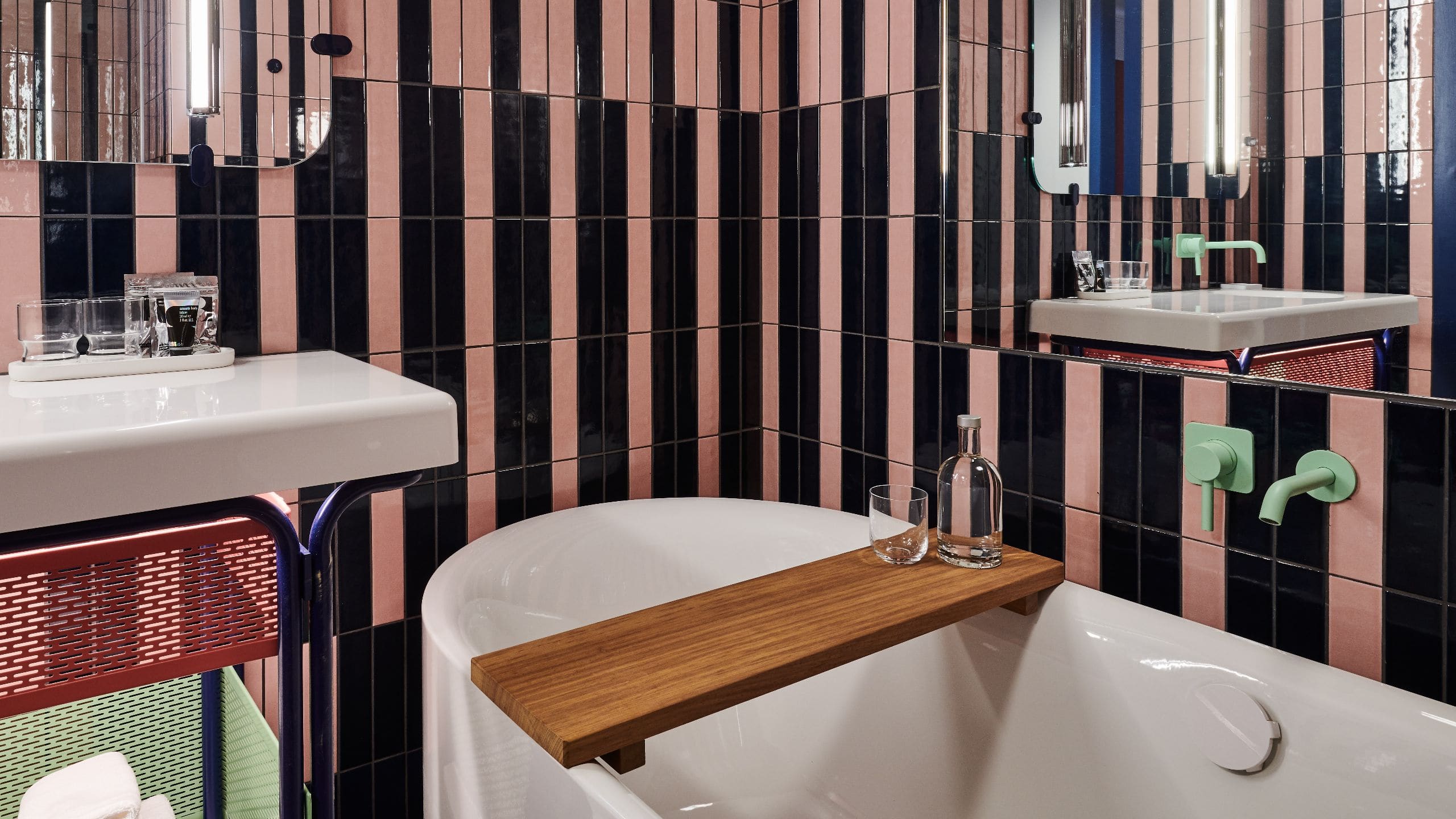 3/3 The Standard, London Kings Of Kings Bathroom