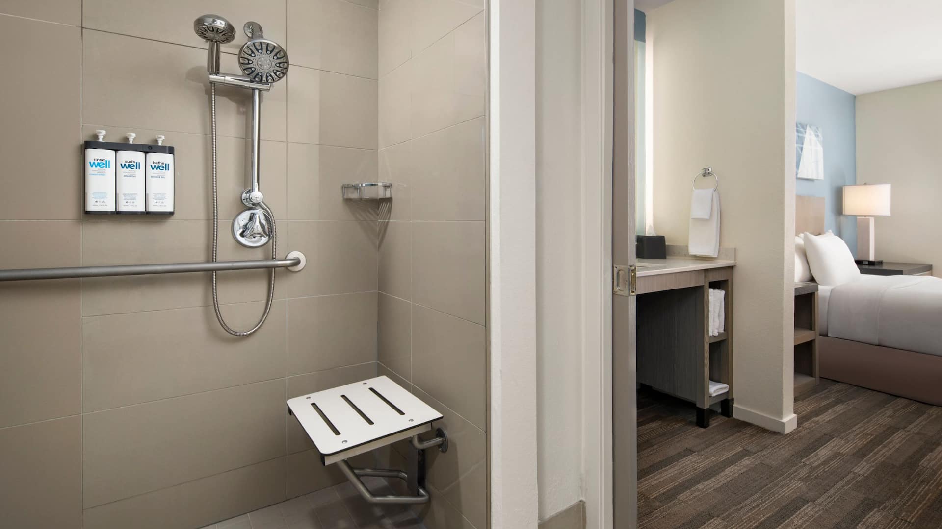2 из 2 Hyatt House Boston/Waltham Accessible Bathroom