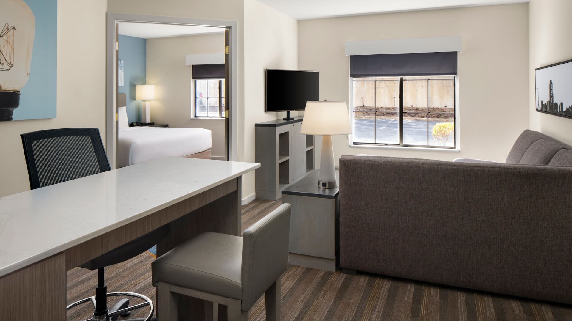 2 из 4 Hyatt House Boston/Waltham Living Room View Specialty Suite