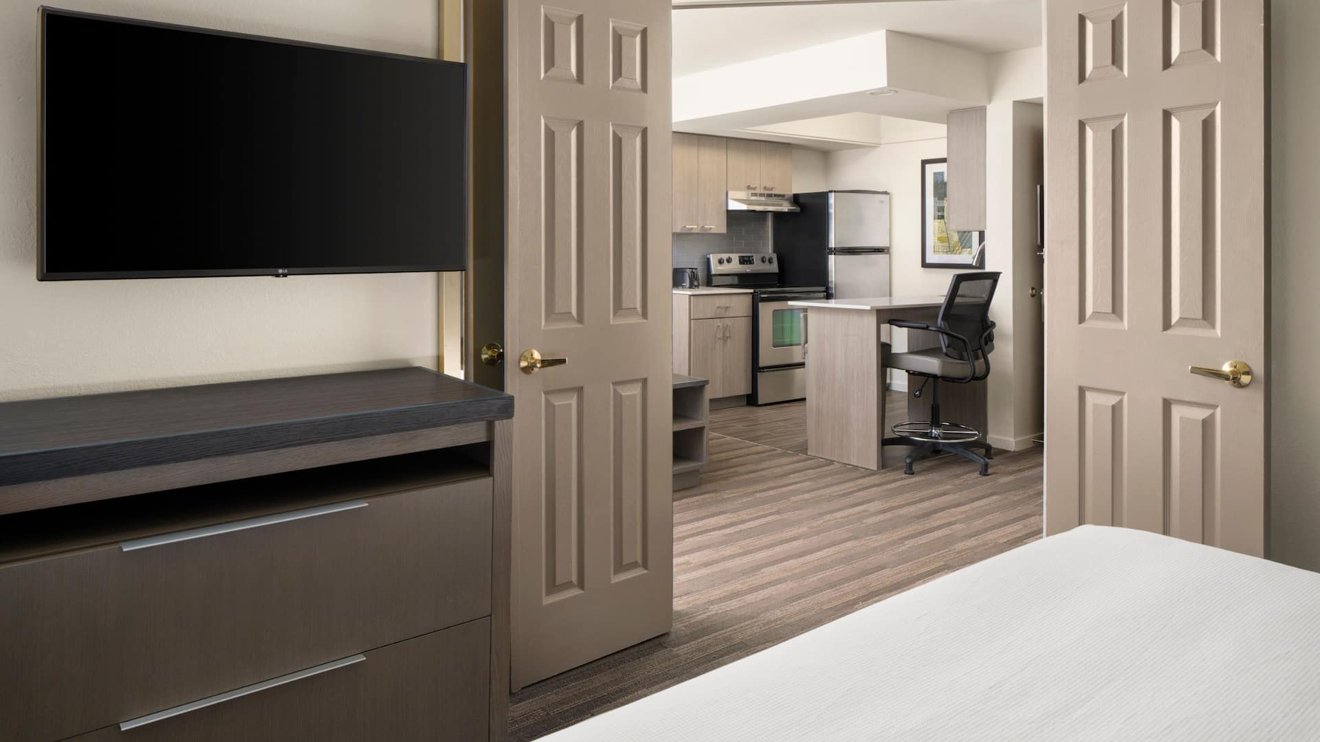 3 из 4 Hyatt House Boston/Waltham Specialty Suite