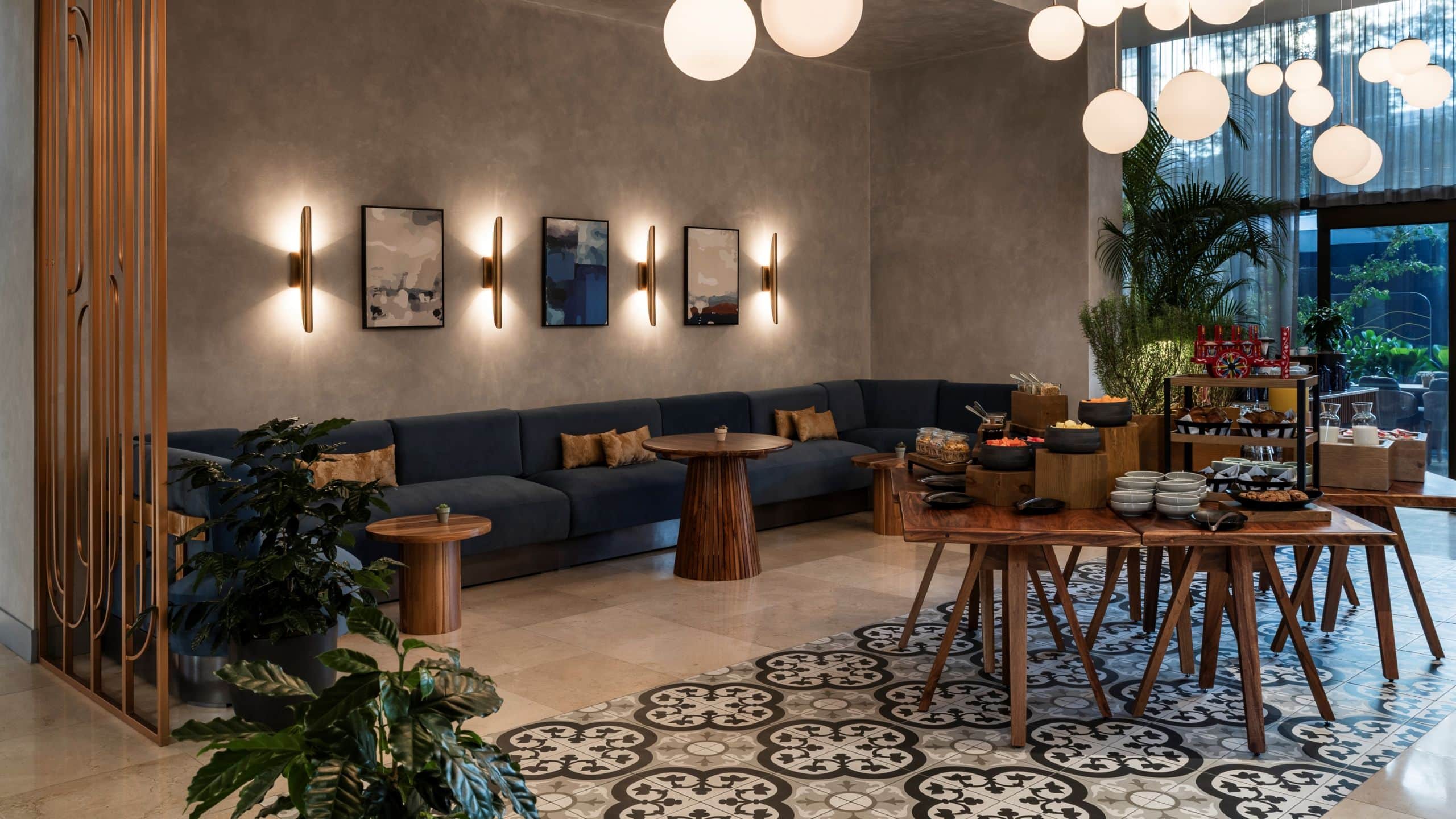 Hyatt Centric San José Escazú Cense Restaurant Tables And Center Table