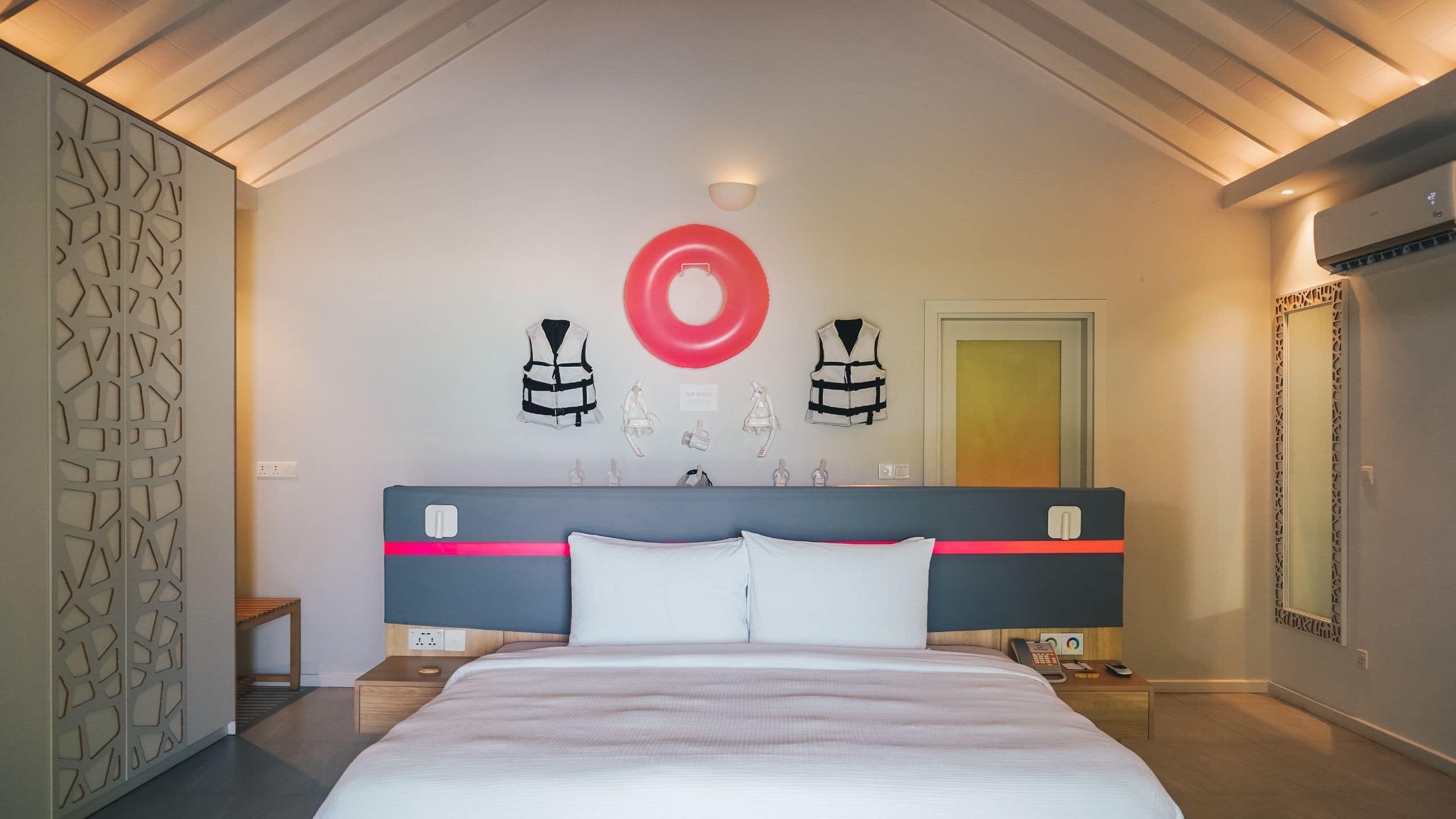 2 de 2 The Standard, Maldives Beach Villa Bed