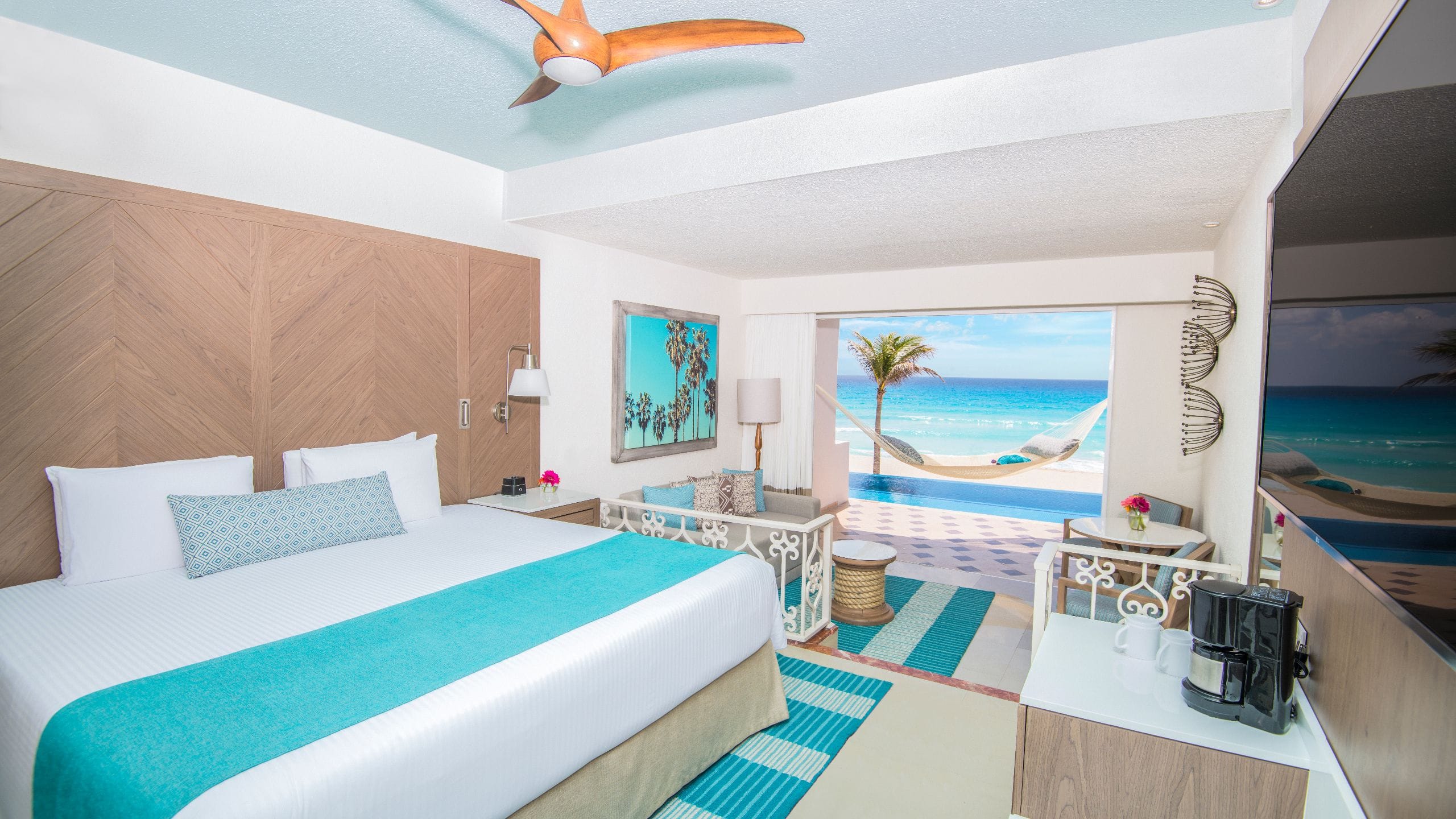 1 de 3 Sunscape Cancun Junior Suite Beachfront Infinity Swim Up