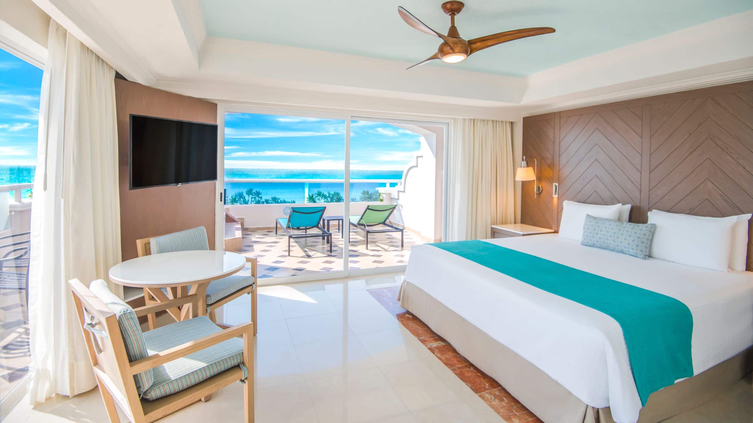 2 de 2 Sunscape Cancun Master One Bedroom Suite Oceanfront Bedroom