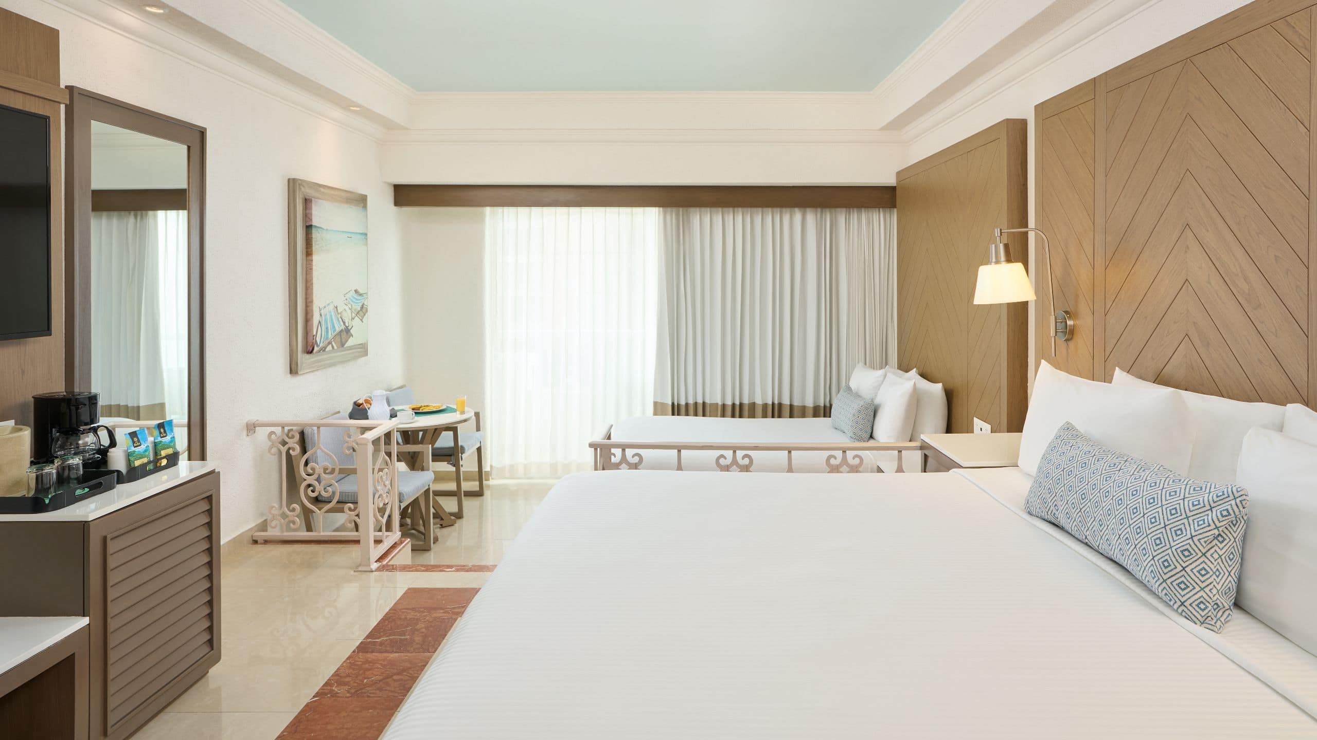 2 de 3 Sunscape Cancun Premium Junior Suite Double Beds Ocean View Sitting