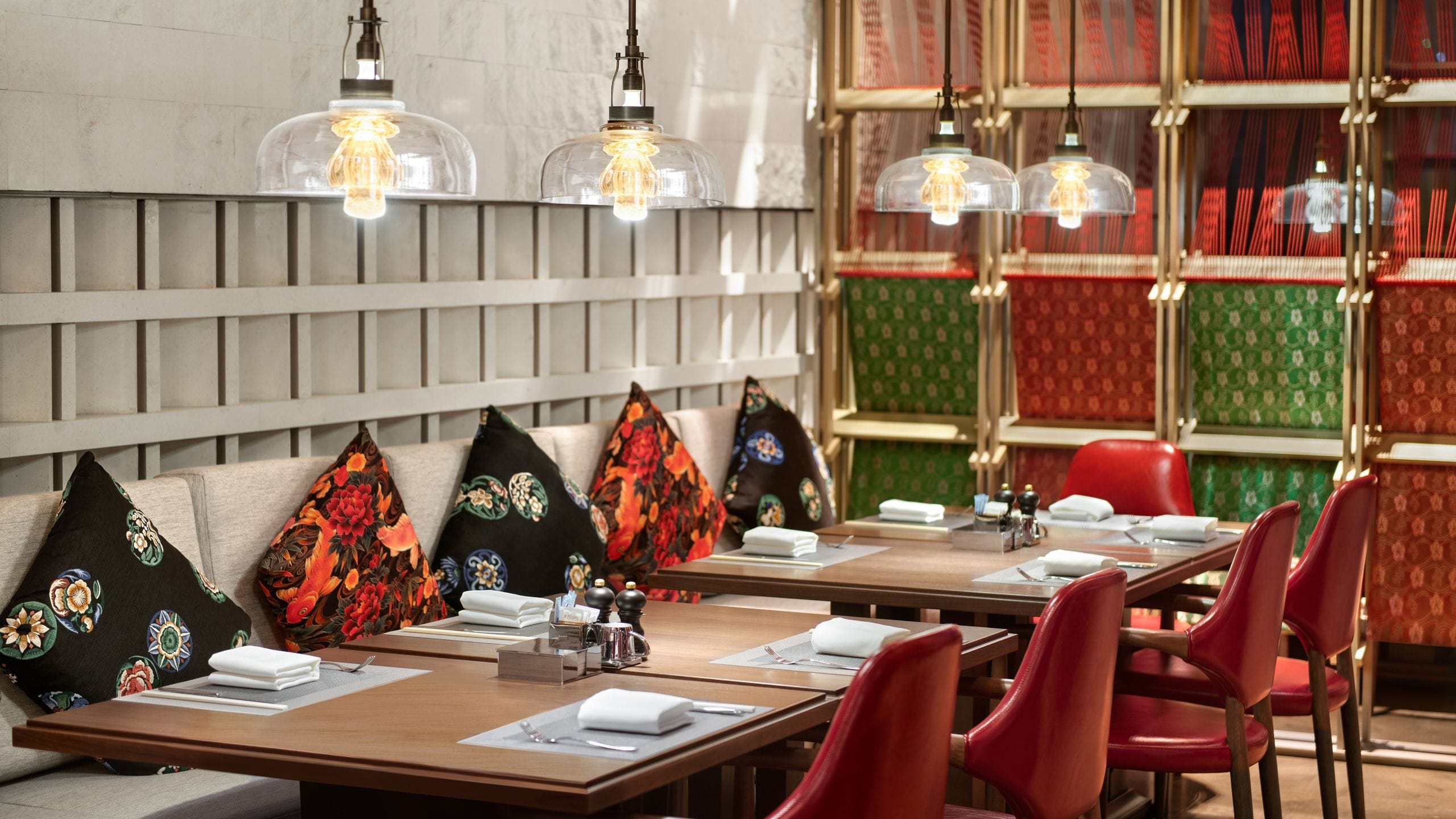 Mumian Chengdu Xiaonanyang Chinese Restaurant Dining Room Side View