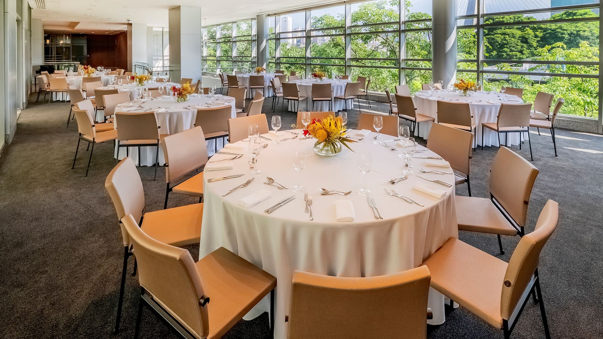 2 of 4 Grand Hyatt São Paulo Ballroom Jardim Vista Dinner Setup Side Left