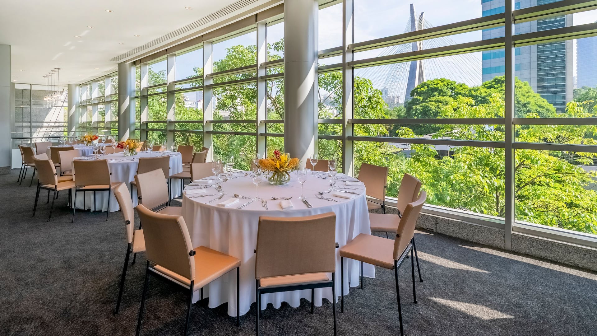 4 of 4 Grand Hyatt São Paulo Ballroom Jardim Vista Dinner Setup Side