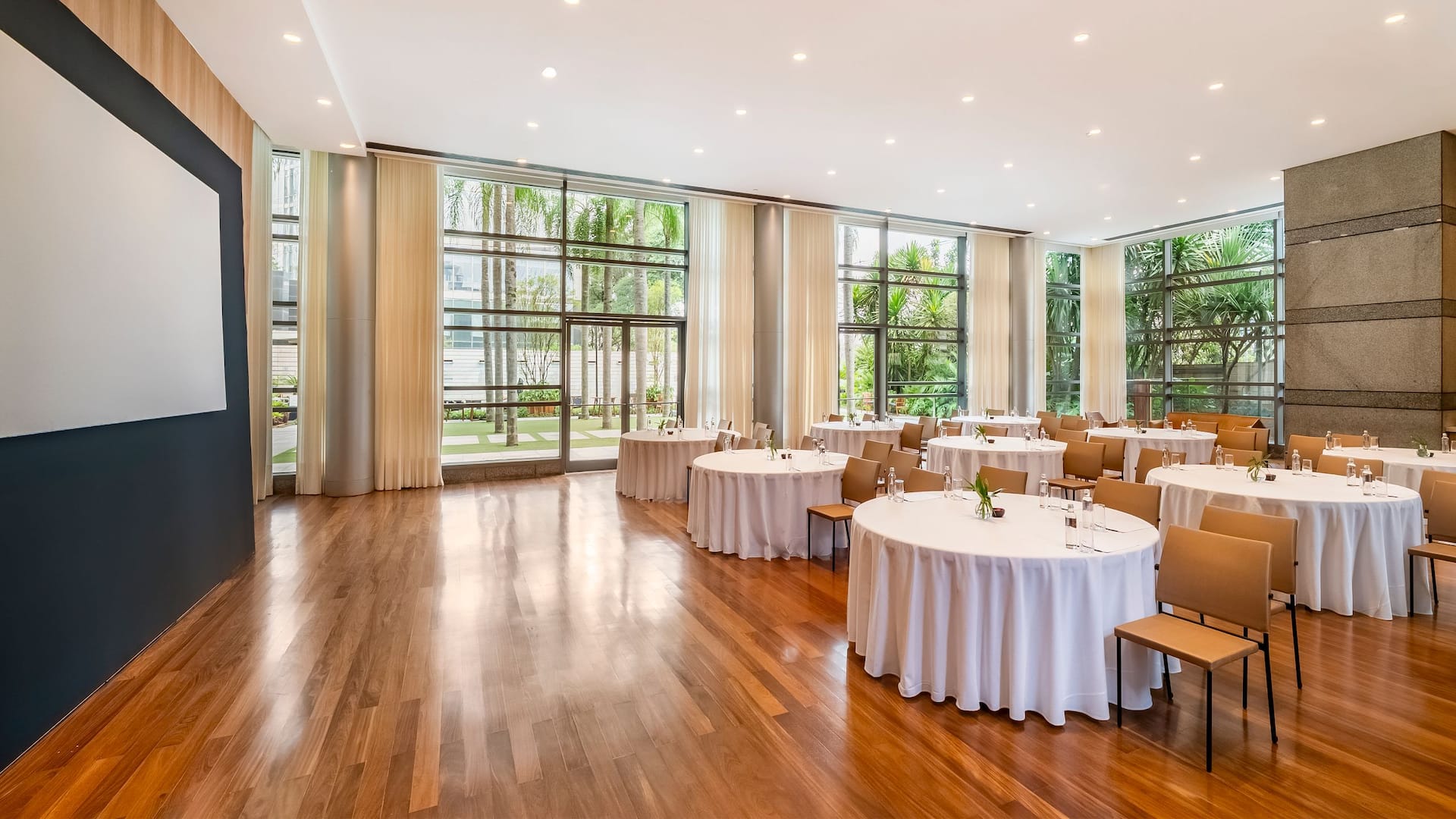 Grand Hyatt São Paulo Ballroom Jardim Half Moon Setup Front