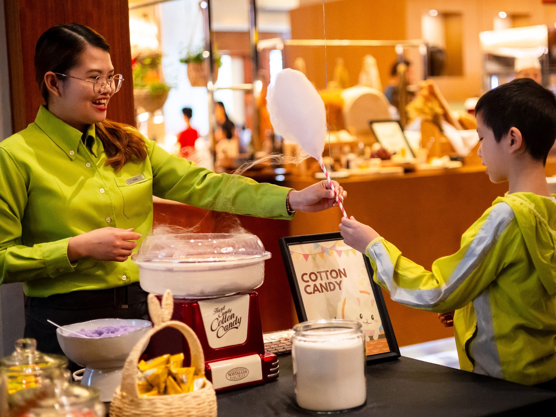 Hyatt Regency Hong Kong, Tsim Sha Tsui Cafe Kids Brunch Cotton Candy