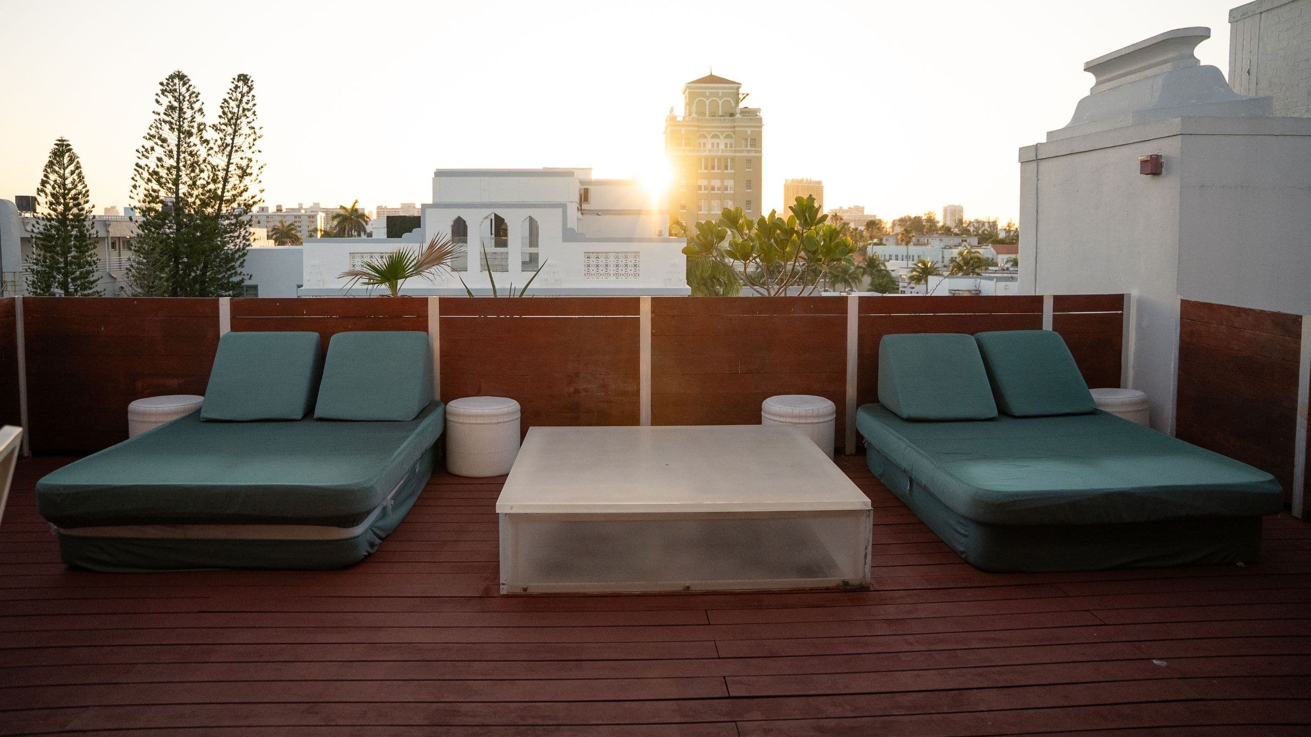 Dream South Beach Guest House Day Beds