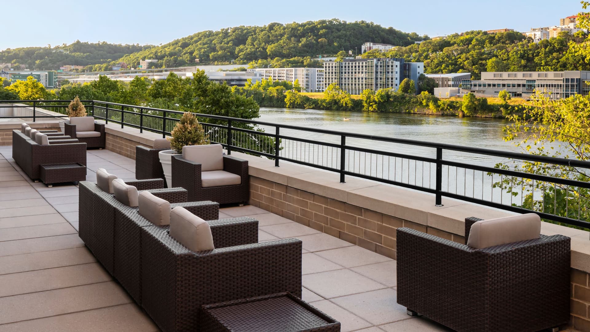 Hyatt House Pittsburgh-South Side Southside Patio View