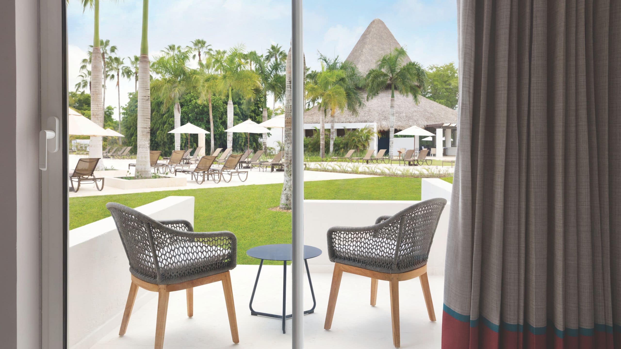 2 von 3 Secrets Bayahibe La Romana Pool View King Balcony