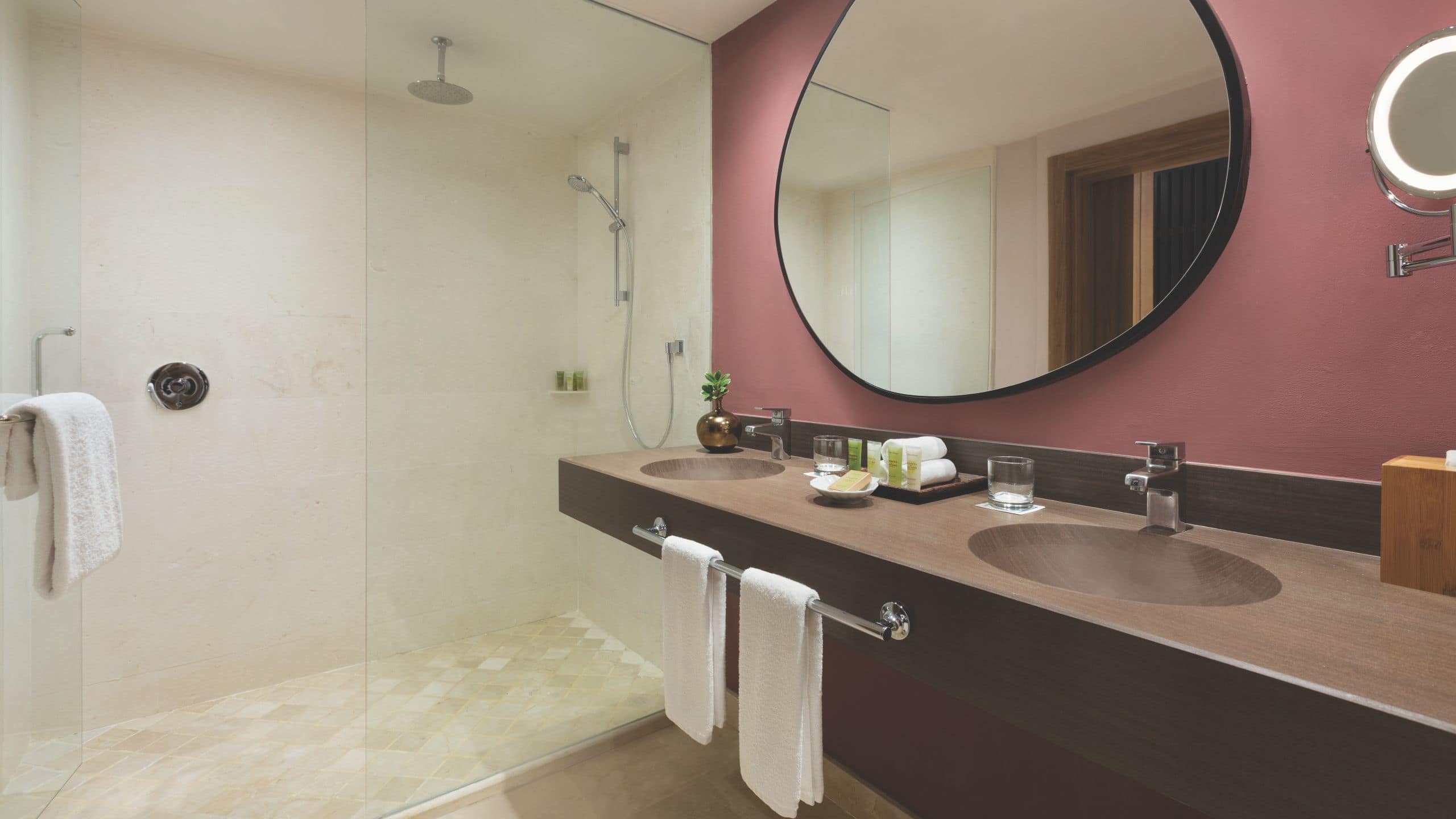 3 von 3 Secrets Bayahibe La Romana Pool View King Bathroom