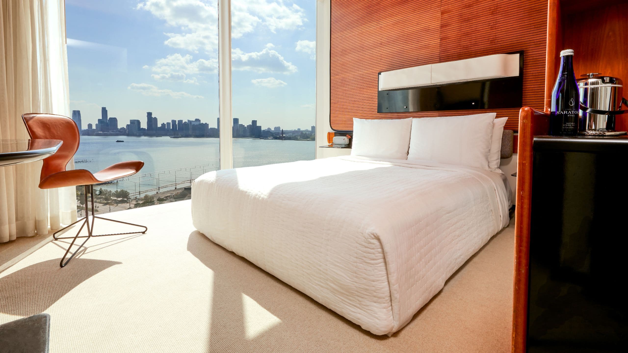 2 de 4 The Standard, High Line Deluxe Queen