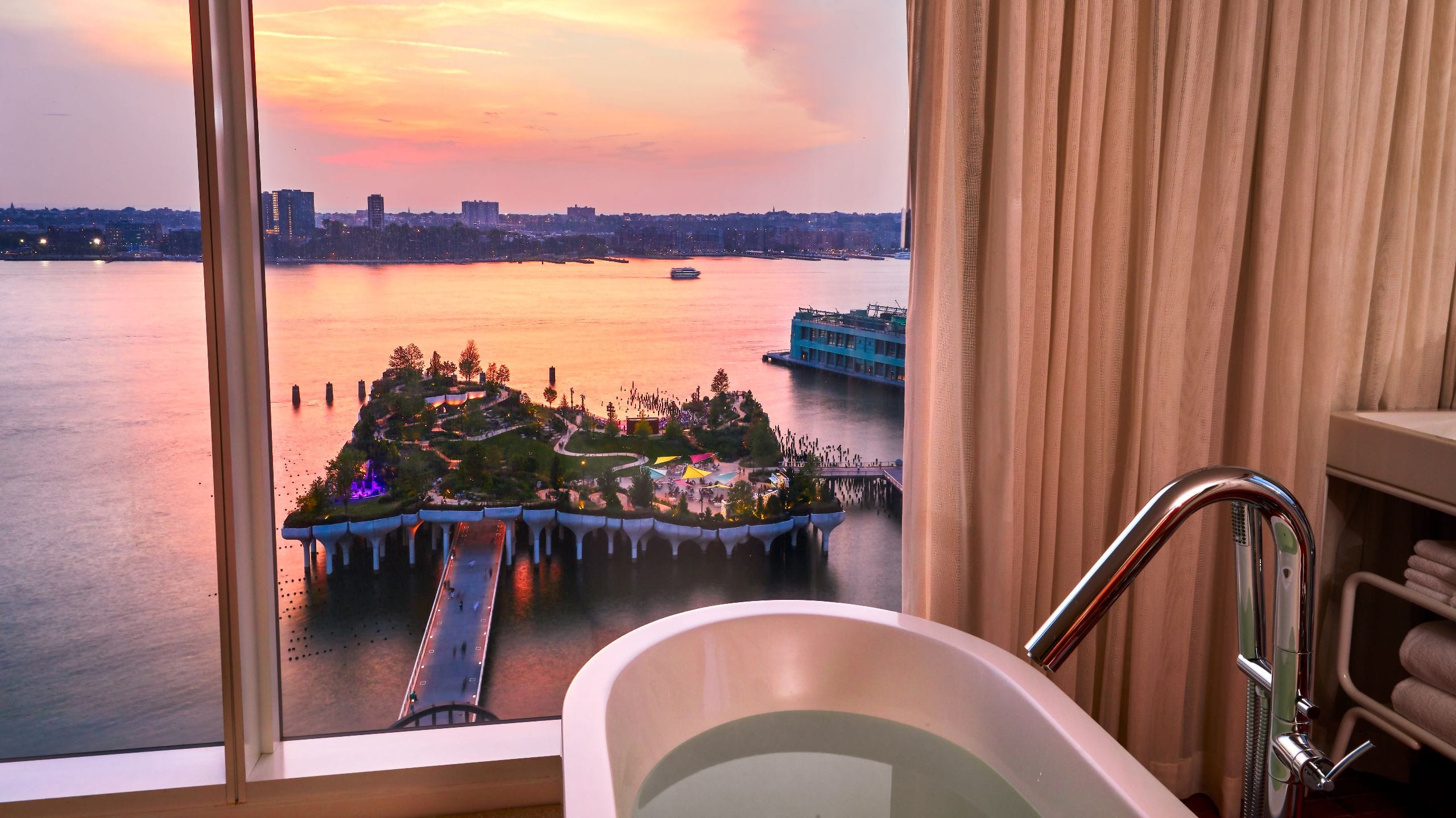 The Standard, High Line Hudson Studio Suite Bathroom