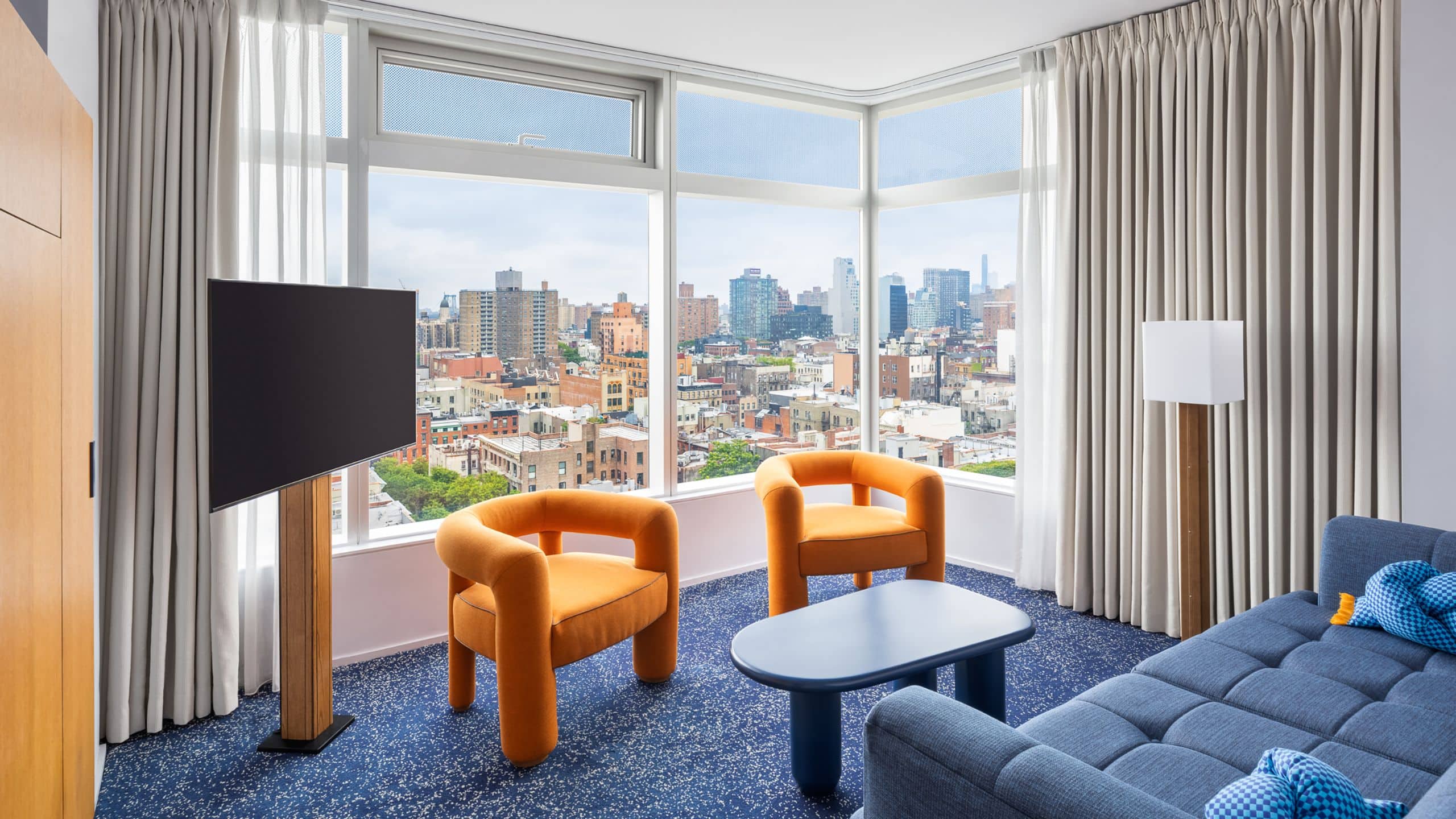 第 3，共 5 The Standard, East Village One Bedroom Suite Living Room Area
