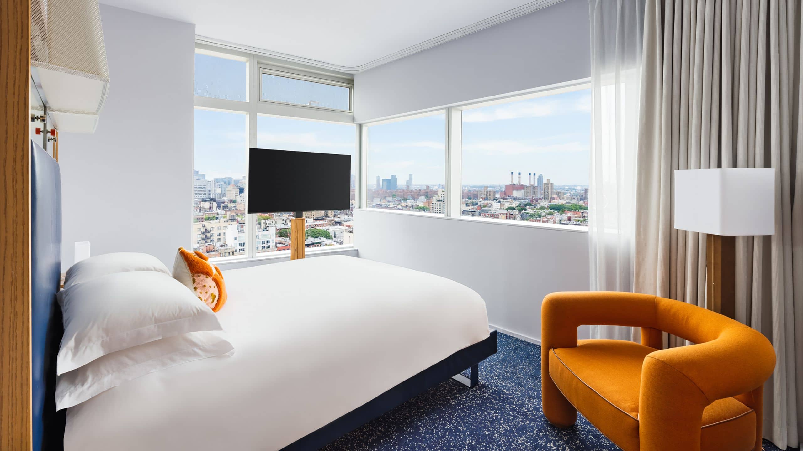 第 2，共 3 The Standard, East Village Queen Accessible View