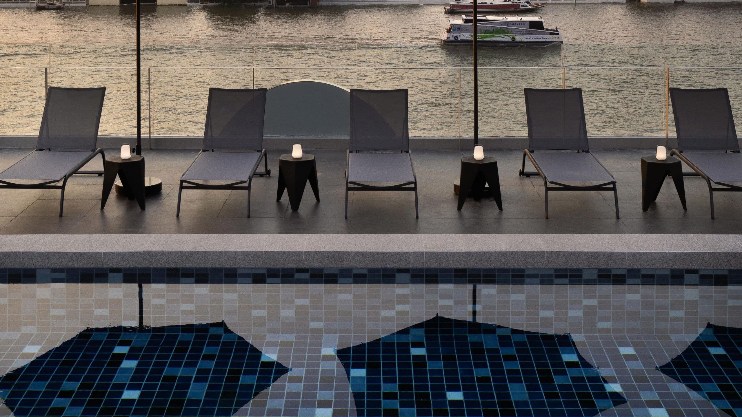 The StandardX, Bangkok Phra Arthit Sunset Pool View