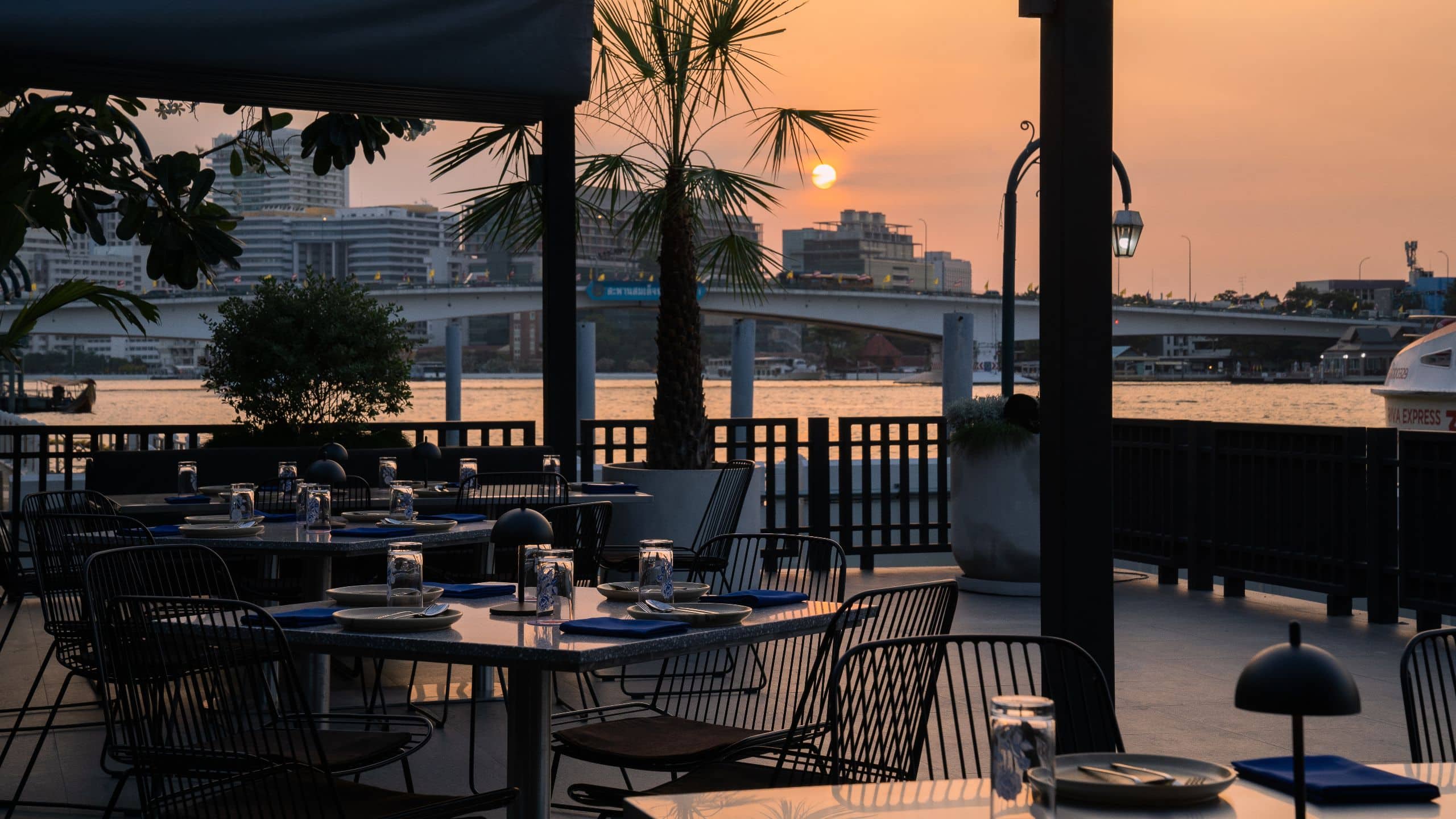 The StandardX, Bangkok Phra Arthit Sunset View