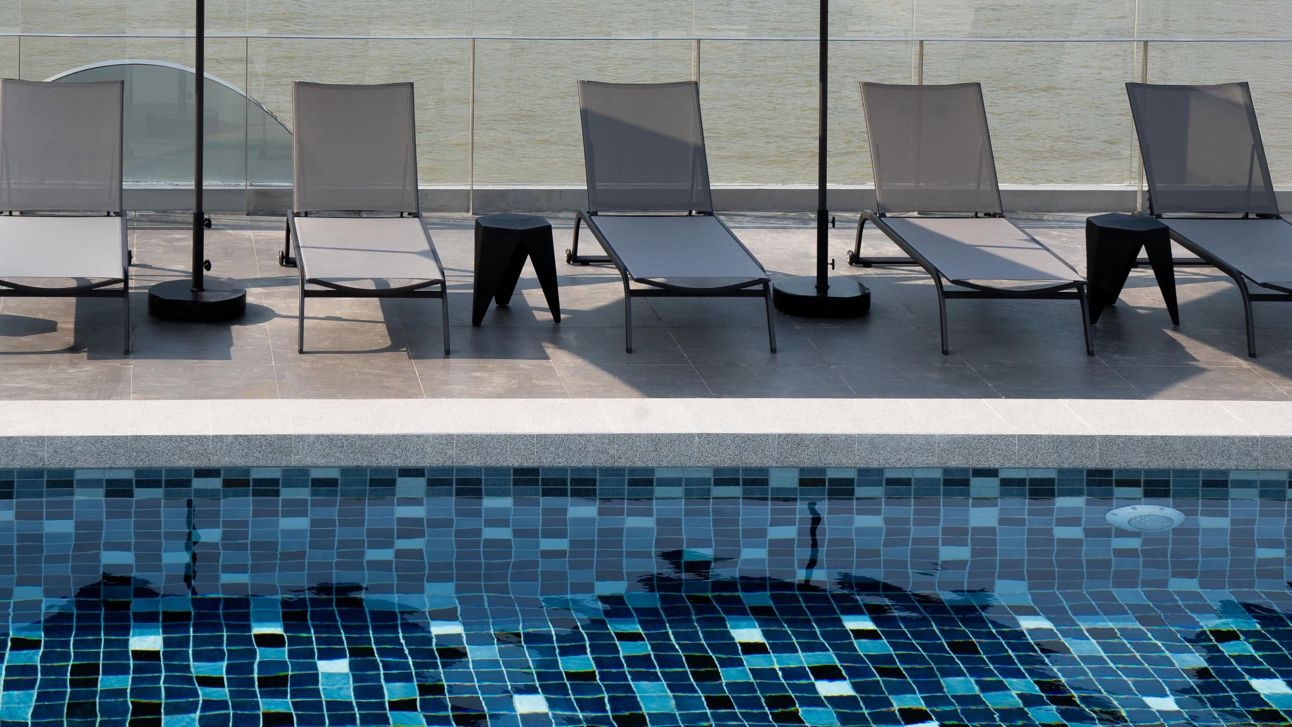 The StandardX, Bangkok Phra Arthit Pool