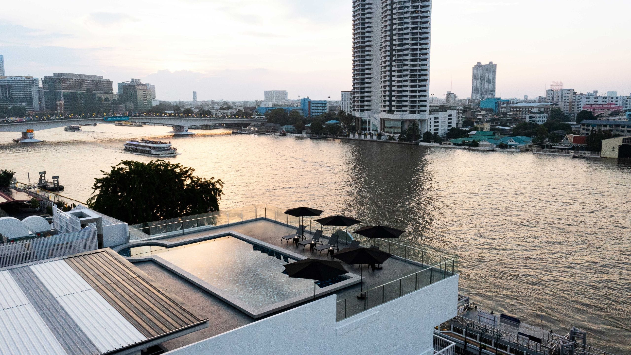 The StandardX, Bangkok Phra Arthit Rooftop Pool View