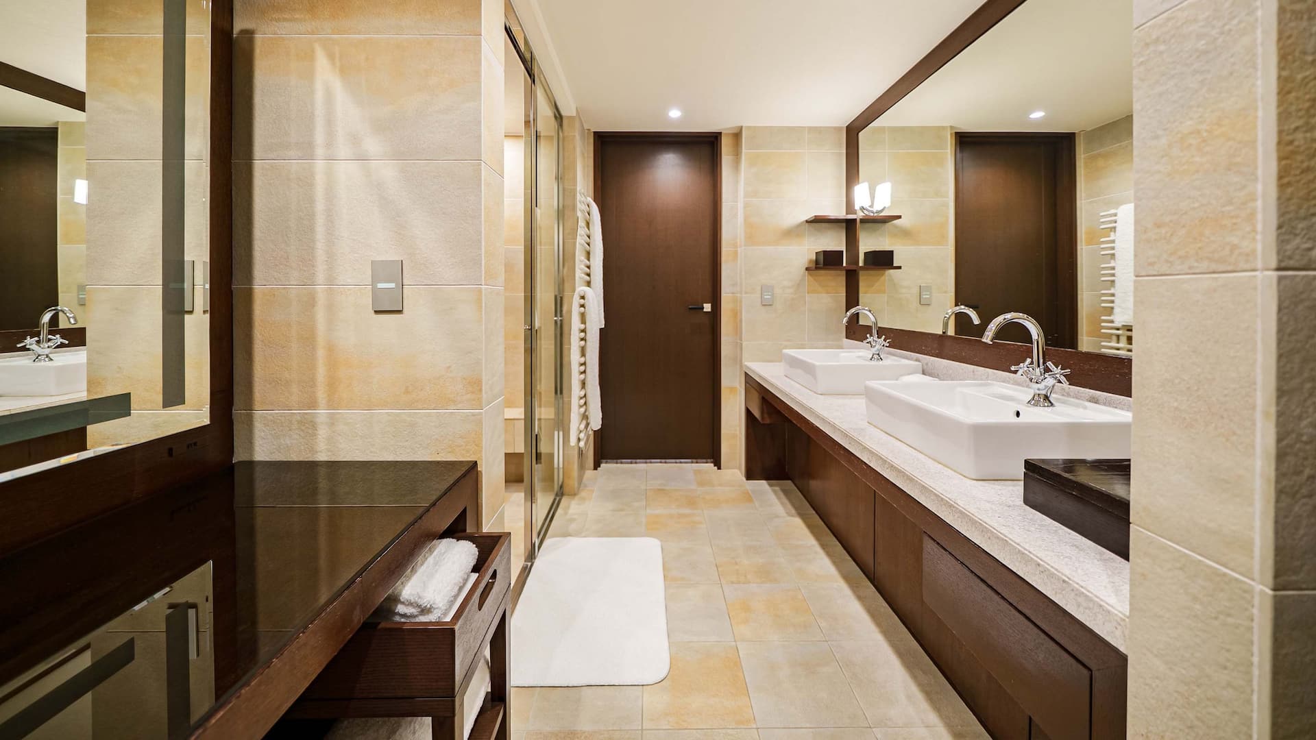 第 4，共 4 Hyatt Regency Hakone Resort and Spa Two Twin Beds Deluxe Bathroom Washstand