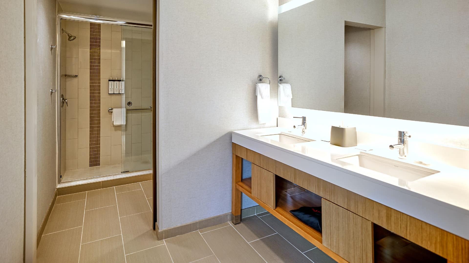 Hyatt Place Portland Downtown-Old Port Square Pwmzp Guestroom Bathroom Shower