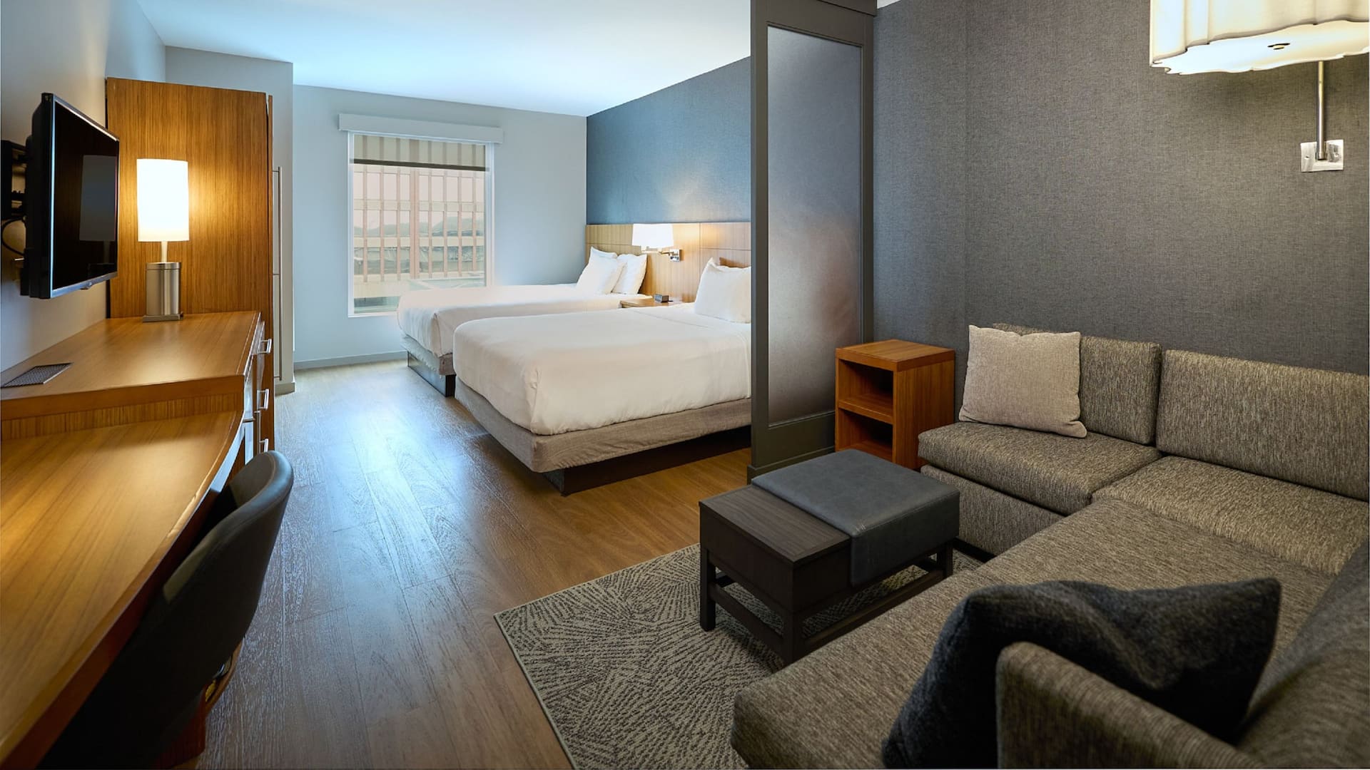 Hyatt Place Portland Downtown-Old Port Square Pwmzp Guestroom Double Queen Bed Liviging Room