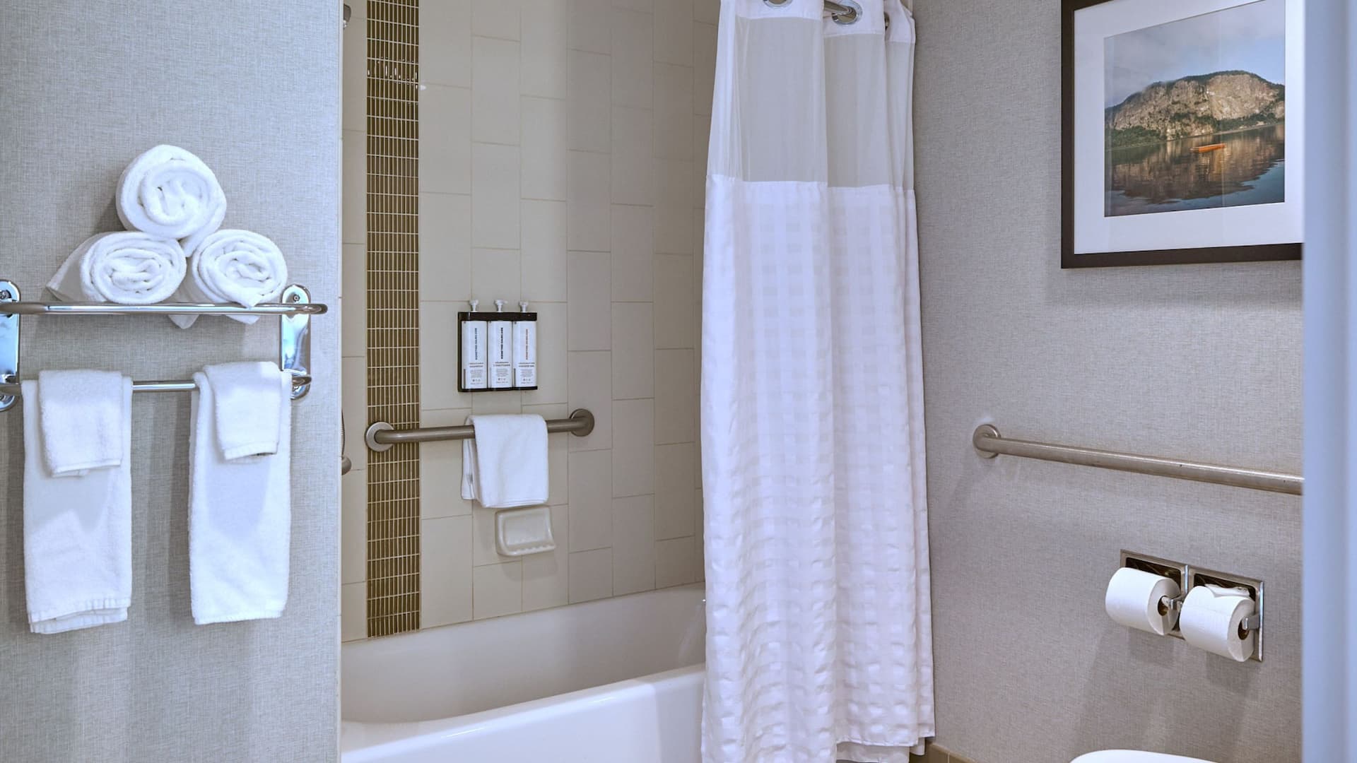 Hyatt Place Portland Downtown-Old Port Square Pwmzp Accessible Bathroom Tub
