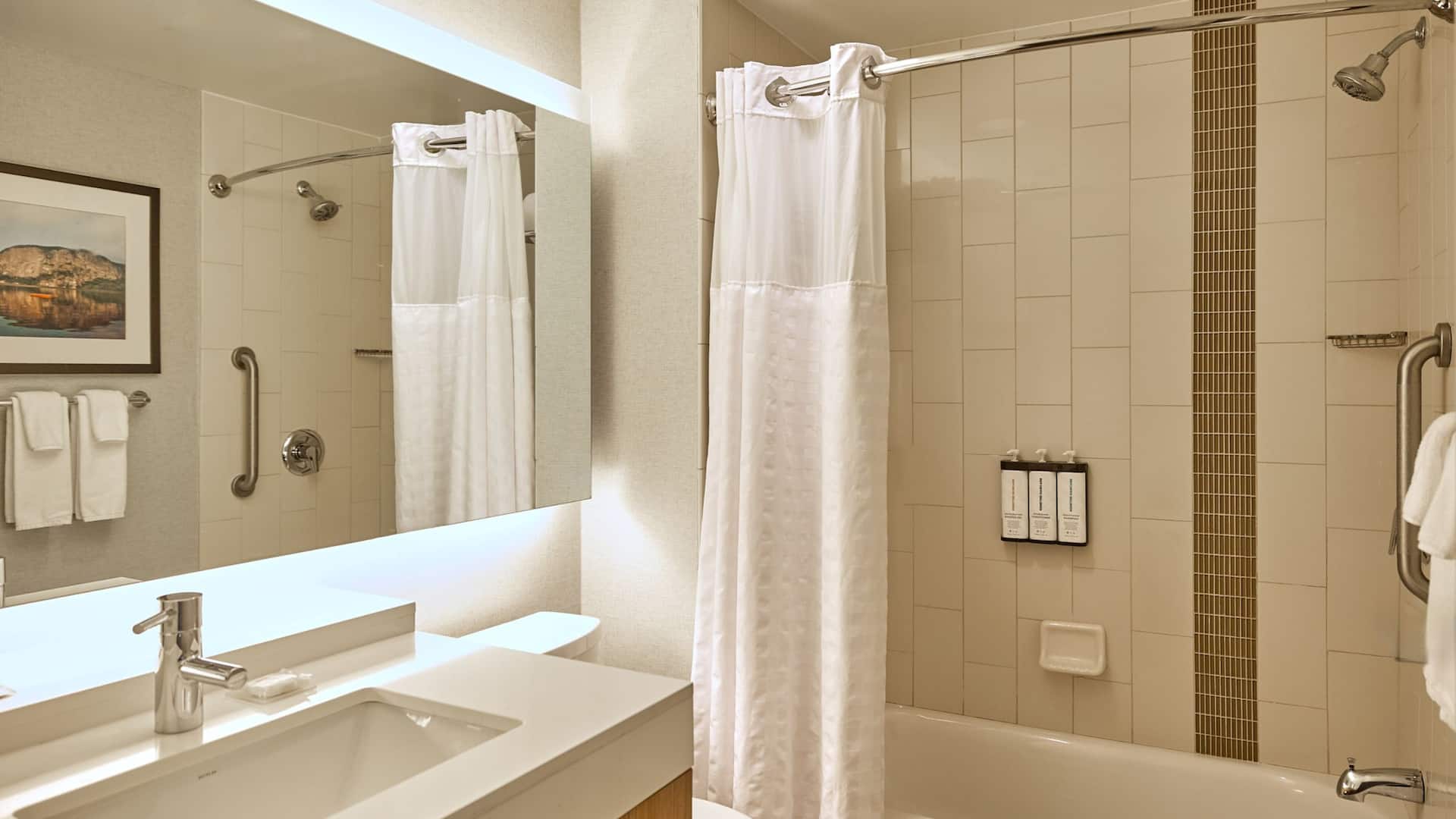 Hyatt Place Portland Downtown-Old Port Square Bathroom Tub