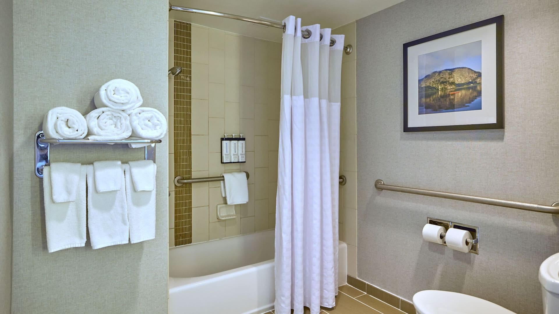 Hyatt Place Portland Downtown-Old Port Square Pwmzp Bathroom Tub Accessible