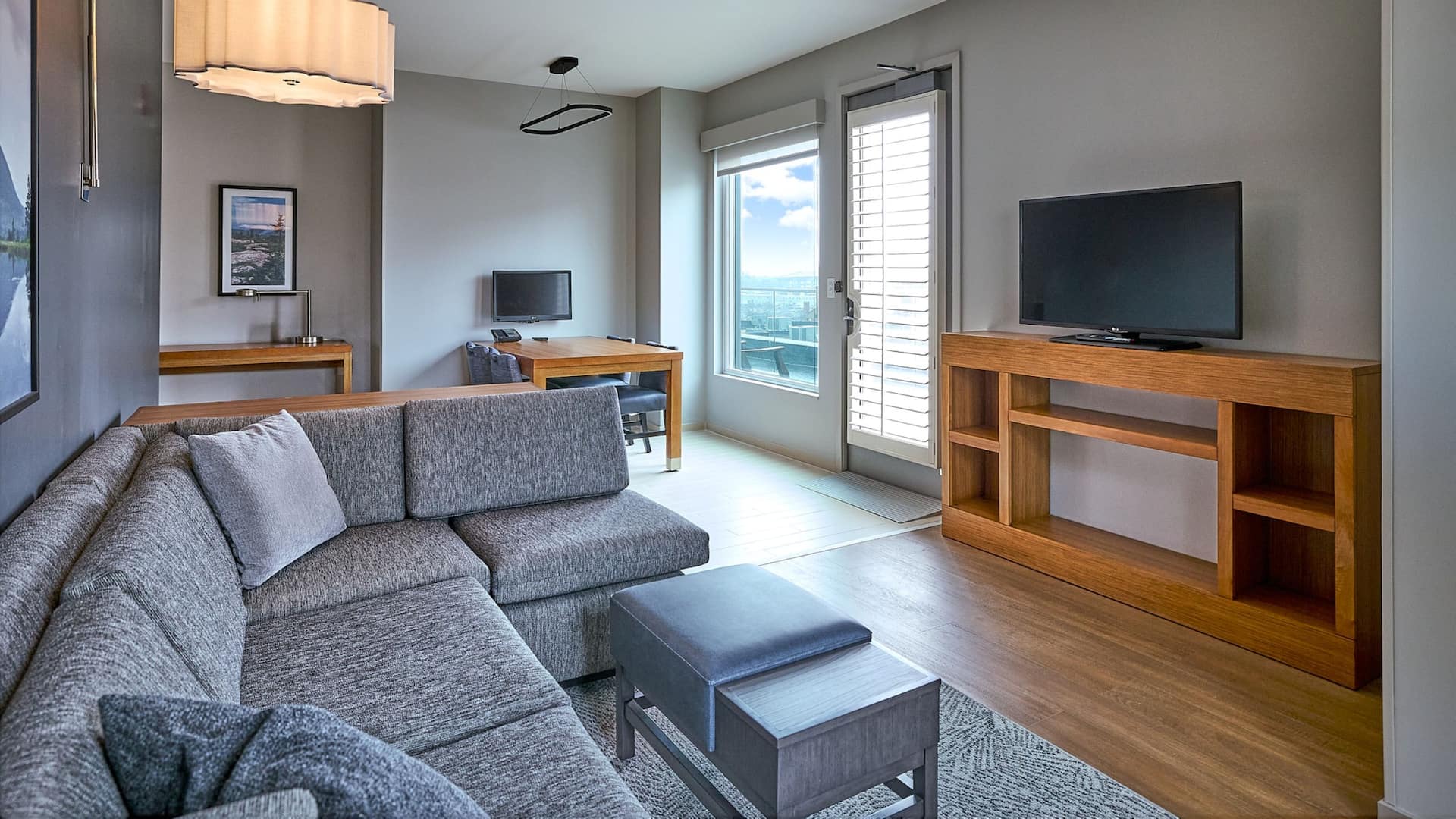 Hyatt Place Portland Downtown-Old Port Square Guestroom King Sitting Area View