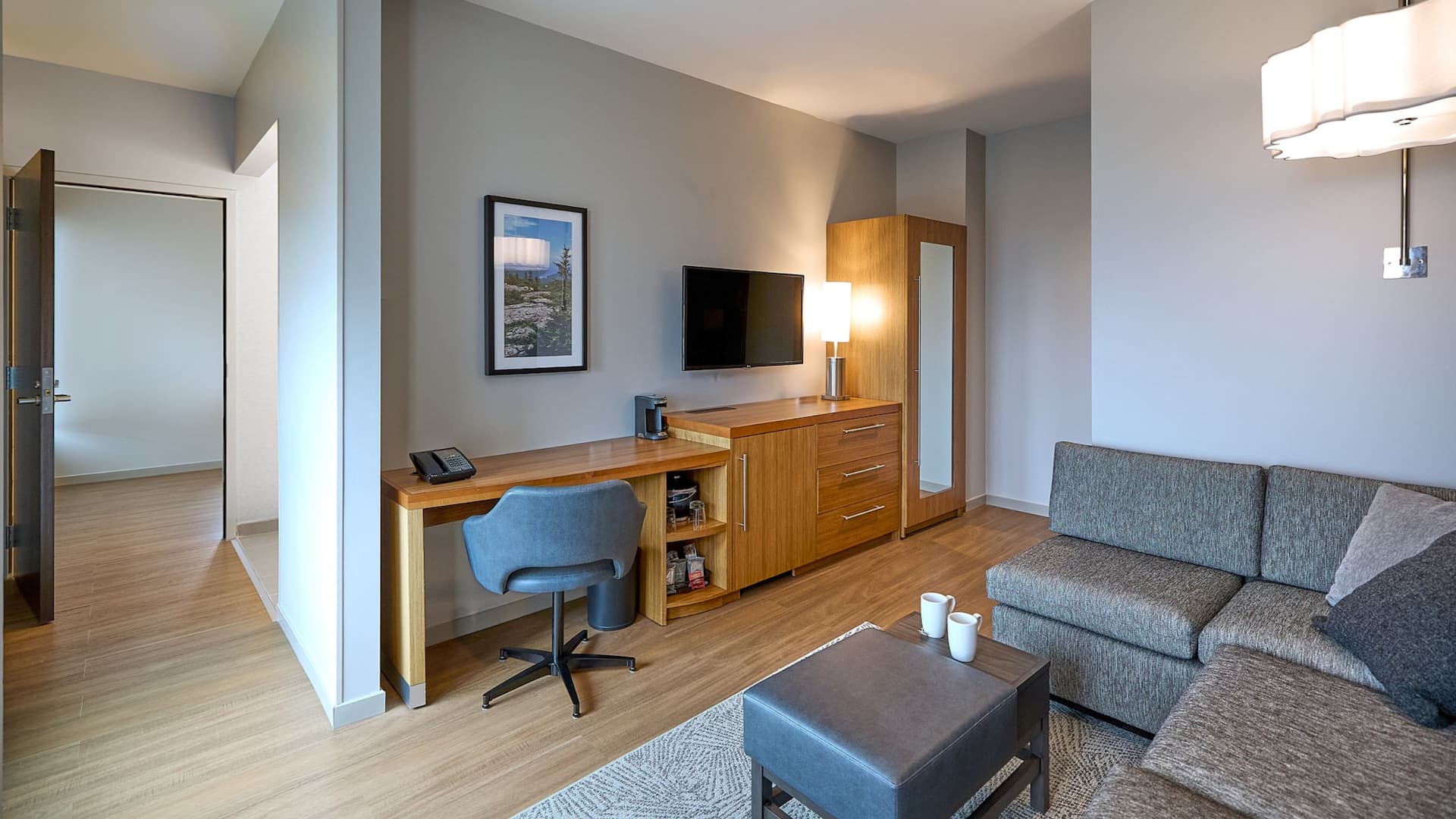 Hyatt Place Portland Downtown-Old Port Square Guestroom Suite Sitting