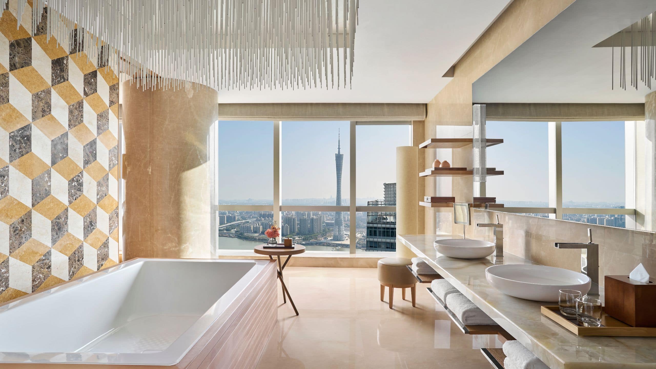 第 6，共 6 Park Hyatt Guangzhou Diplomat Suite Bathroom