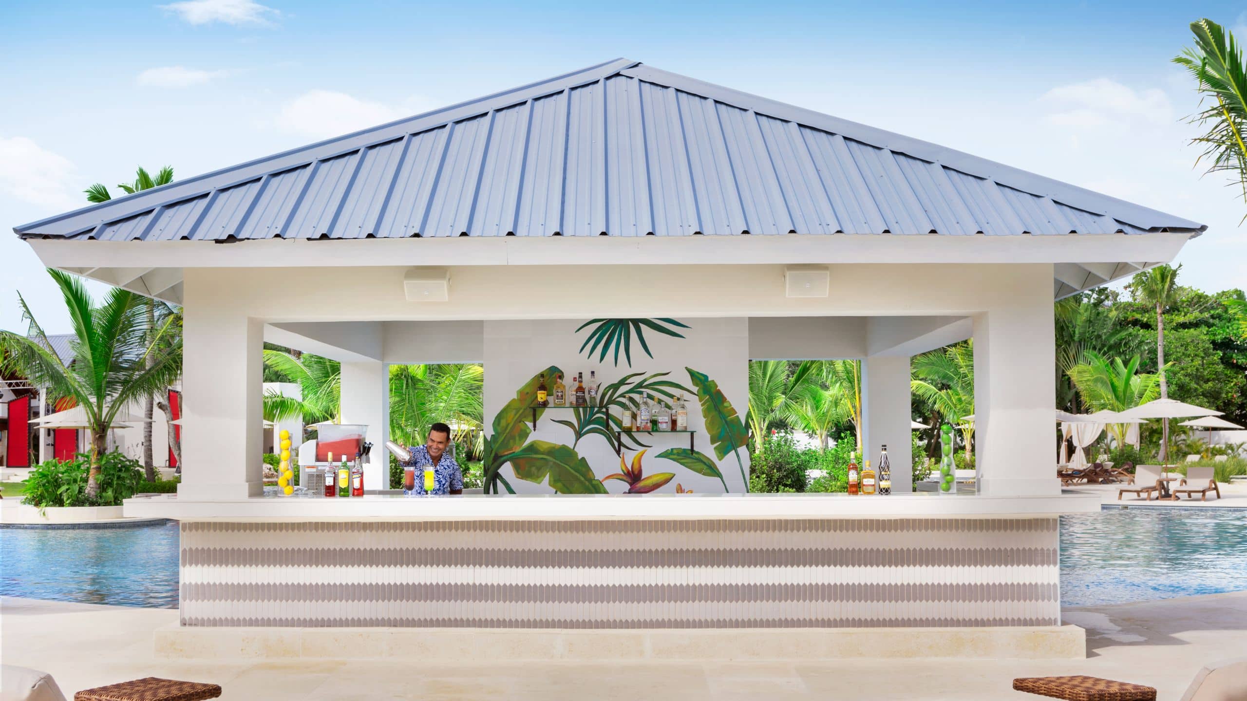 Dreams La Romana Pool Bar Las Palmas Swim Up Bar Service