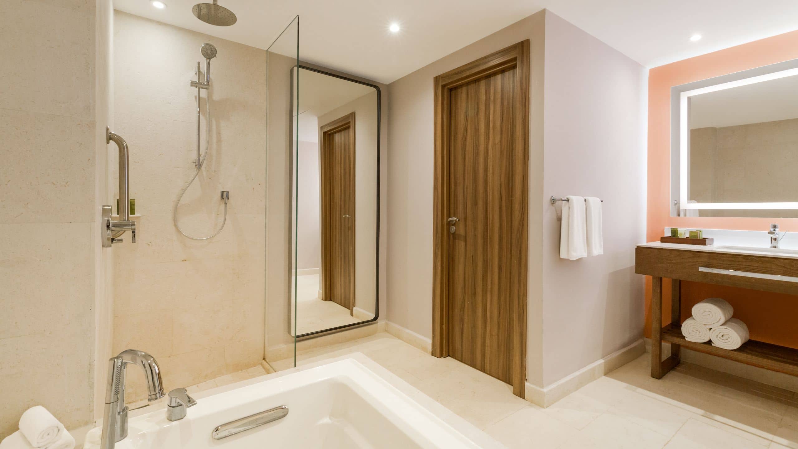 4/4 Dreams La Romana Suite Garden View King Bathroom