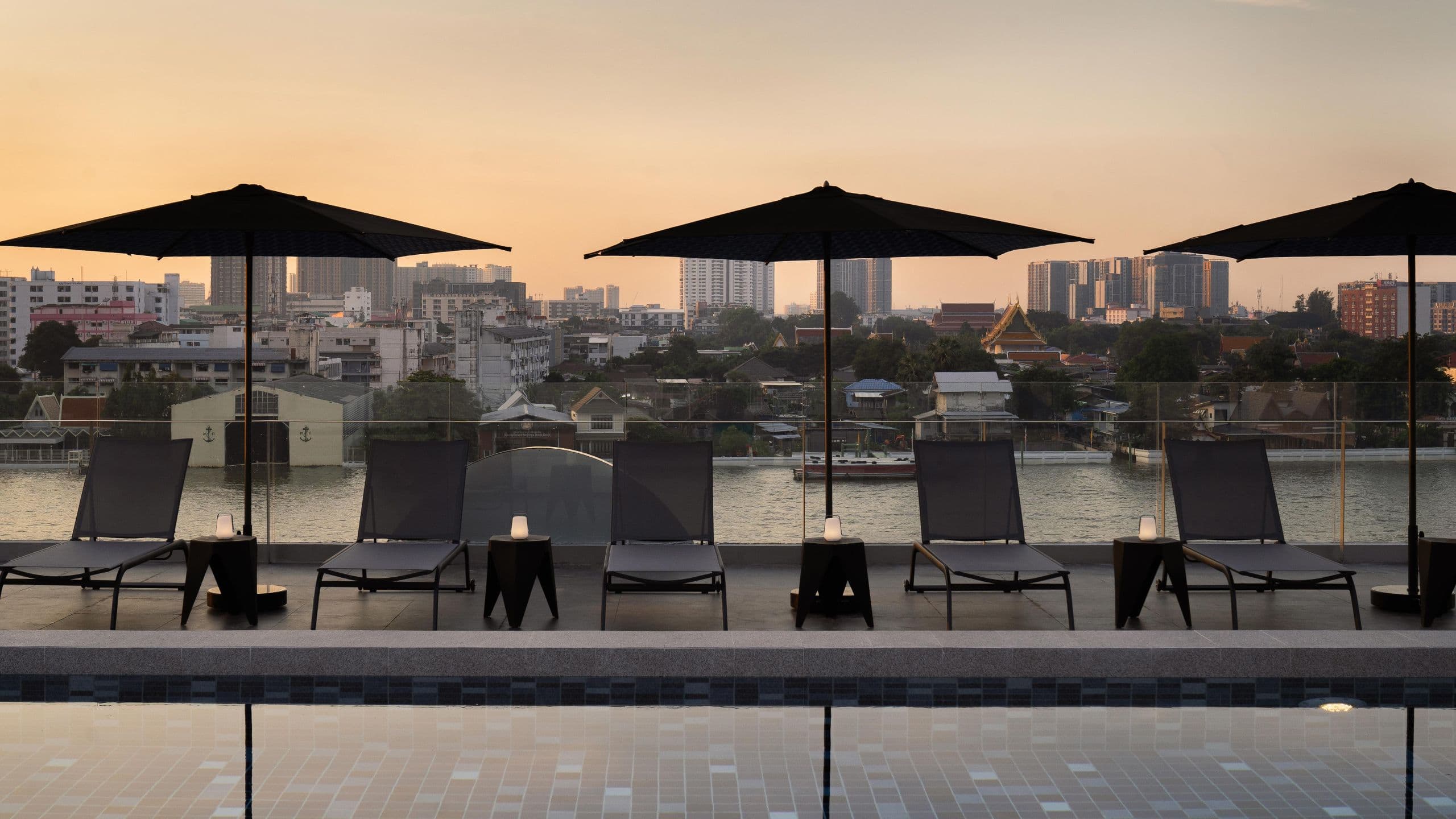 The StandardX, Bangkok Phra Arthit Pool Seating