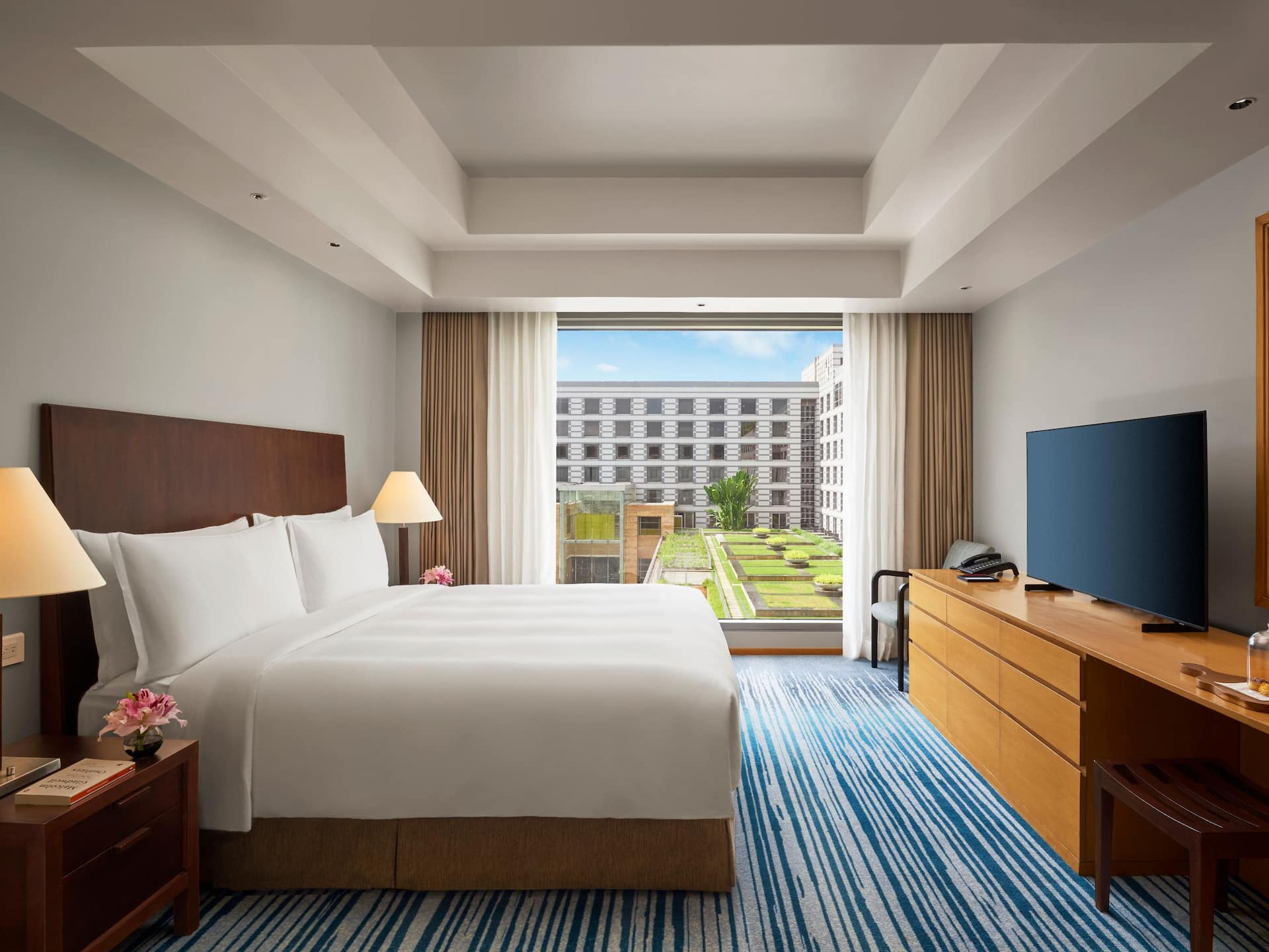 Grand Hyatt Mumbai Hotel & Residences Guest Bed Apartment