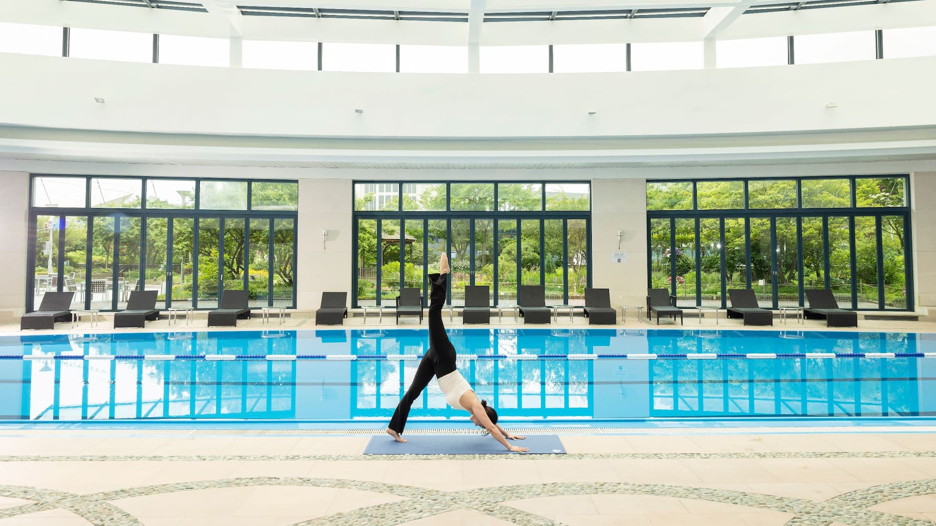Grand Hyatt Incheon Lady Yoga With The Pool