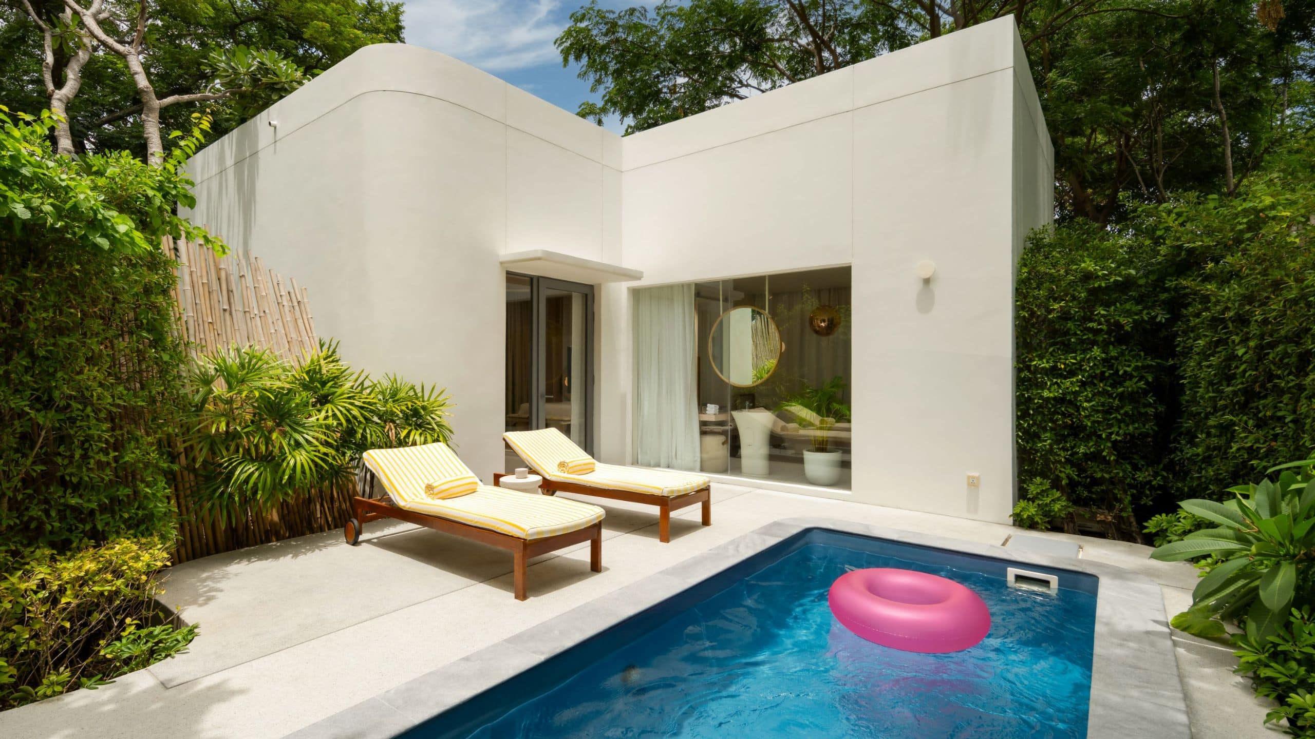 2 von 5 The Standard, Hua Hin Plush Pool Villa View
