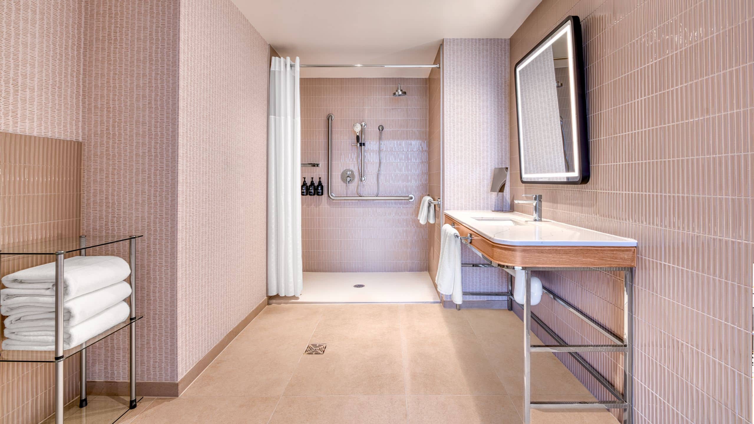 TOOR Hotel Accessible King Bath