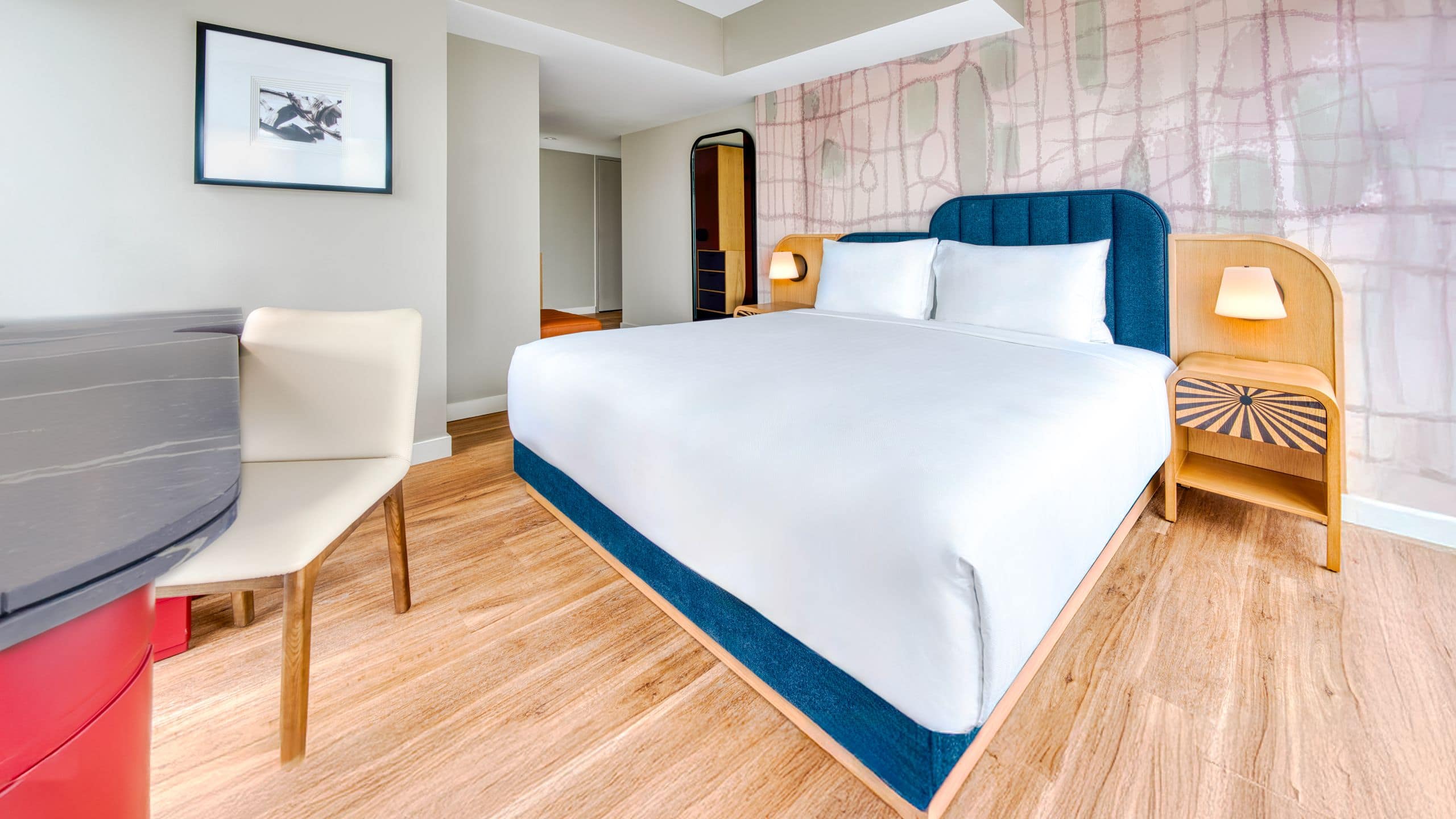 TOOR Hotel Deluxe King Room
