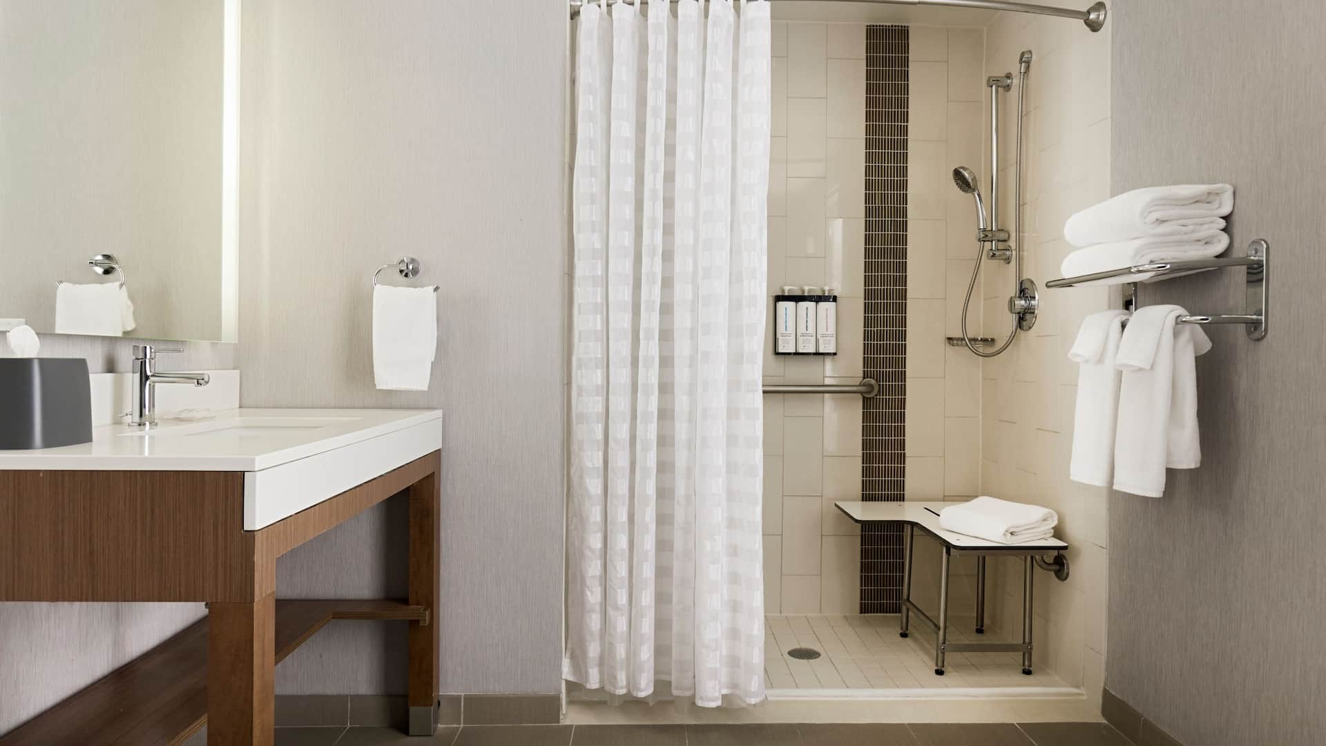 Hyatt Place New York/Yonkers King Suite Bathroom