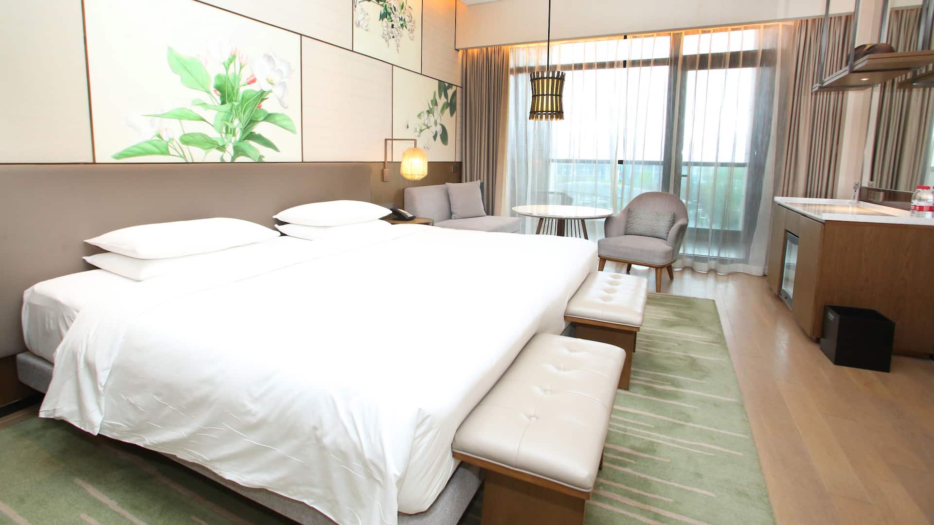 1/1 Hyatt Regency Beijing Shiyuan Garden View Guestroom King Bed