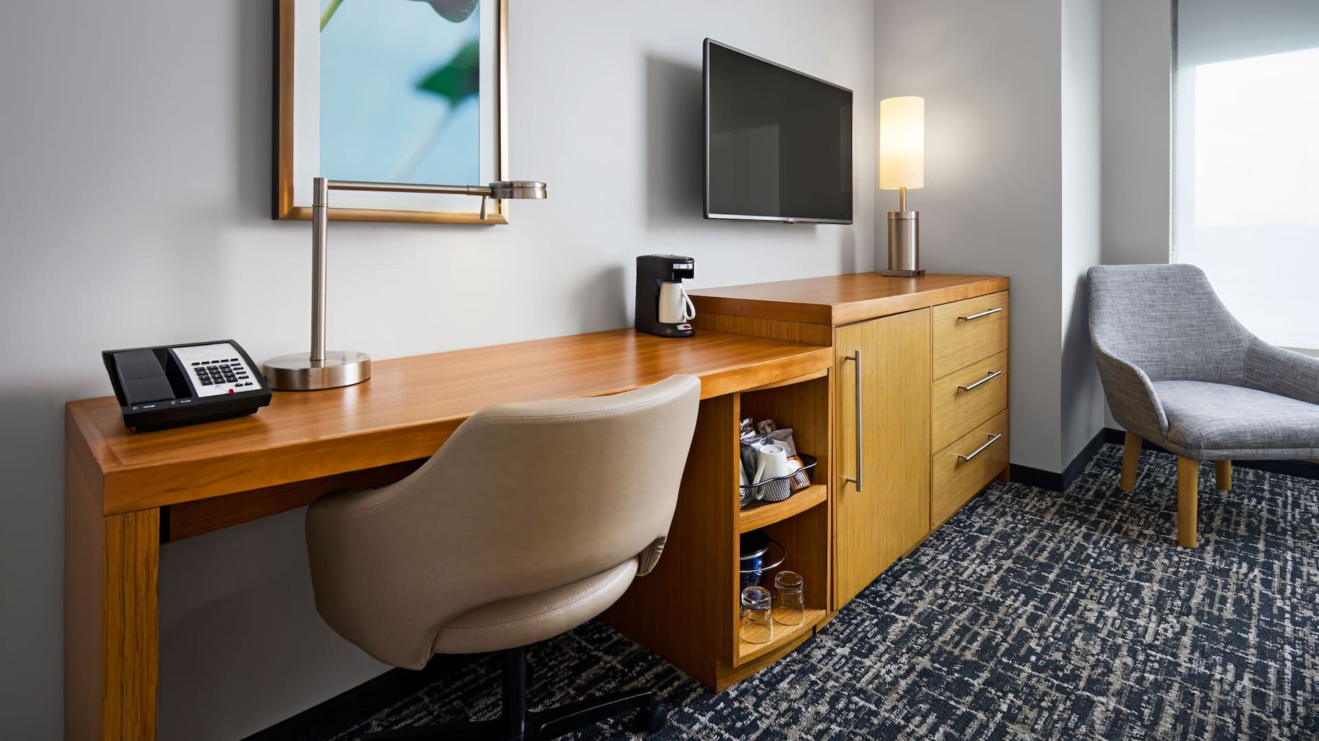 2 de 4 Hyatt Place New York/Yonkers King Bed With No Sofa Desk