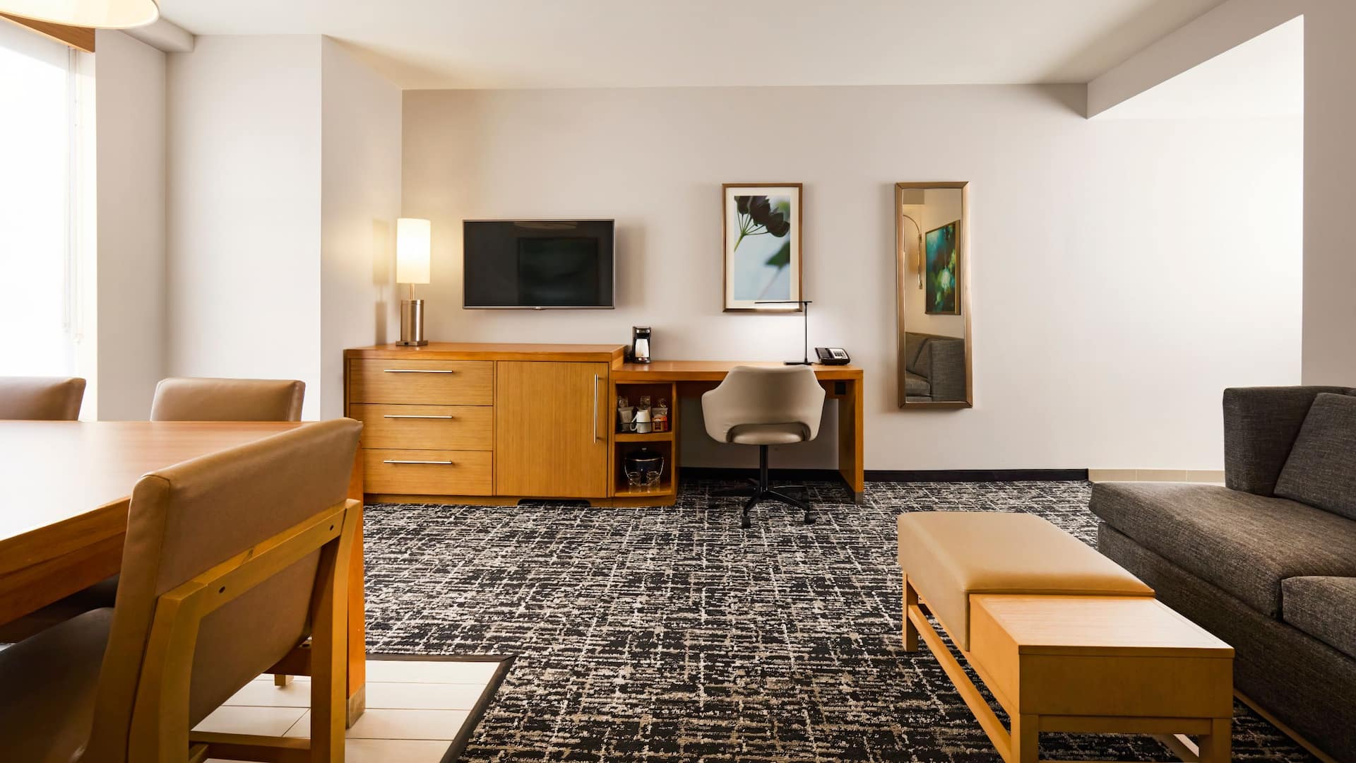 4 de 6 Hyatt Place New York/Yonkers One Bedroom Specialty Suite Desk